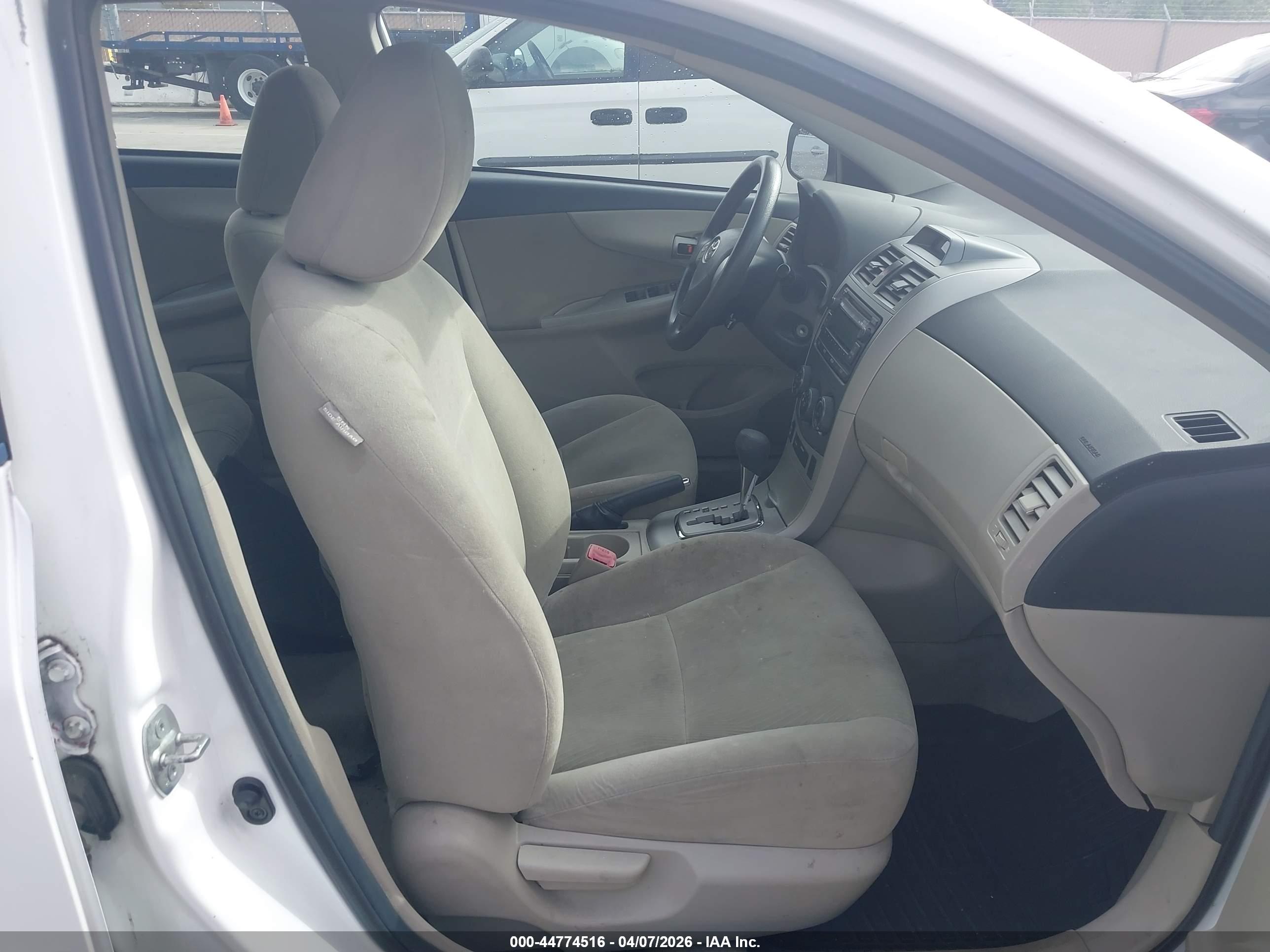 TOYOTA COROLLA image 5