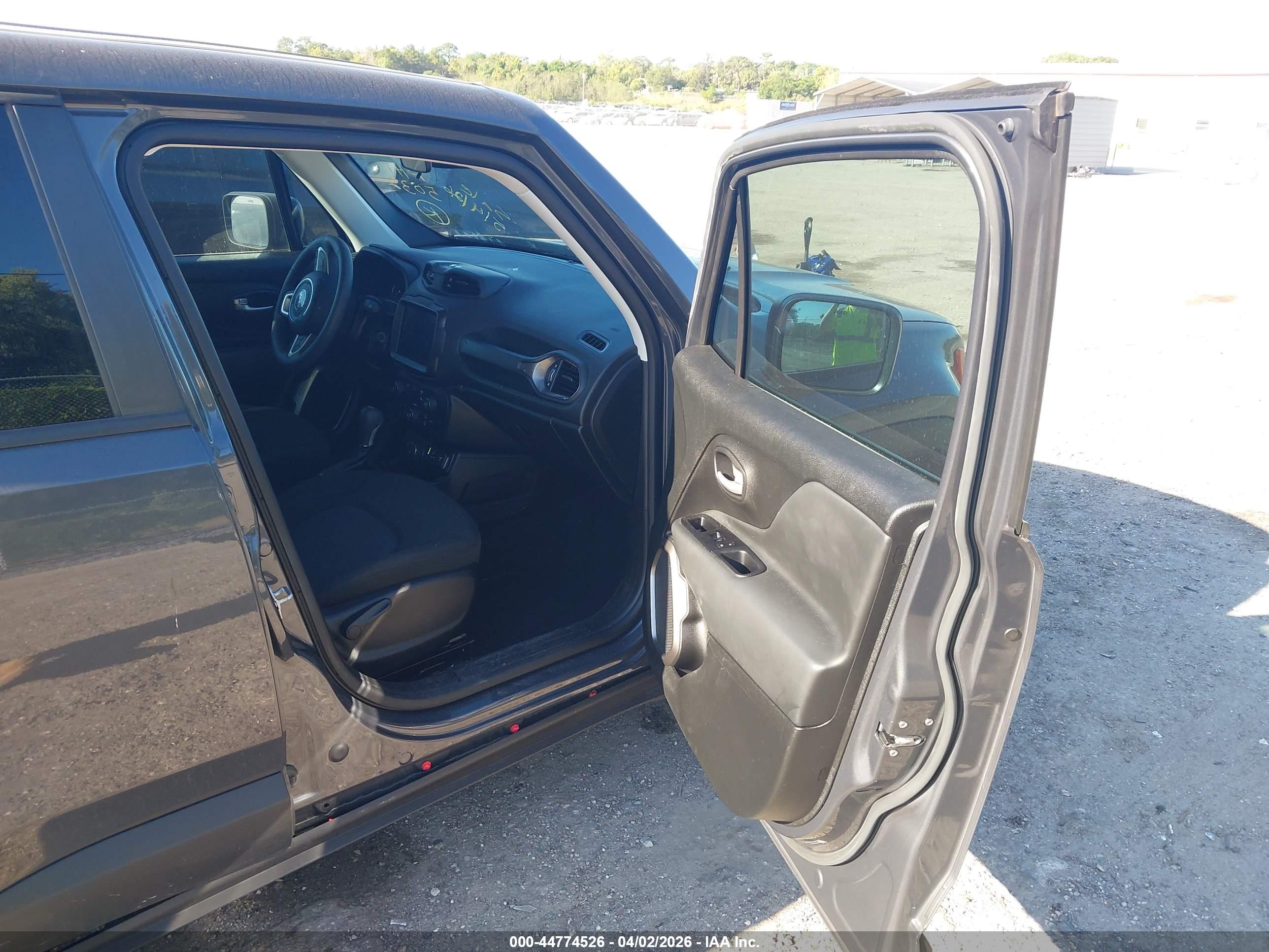 JEEP RENEGADE image 5
