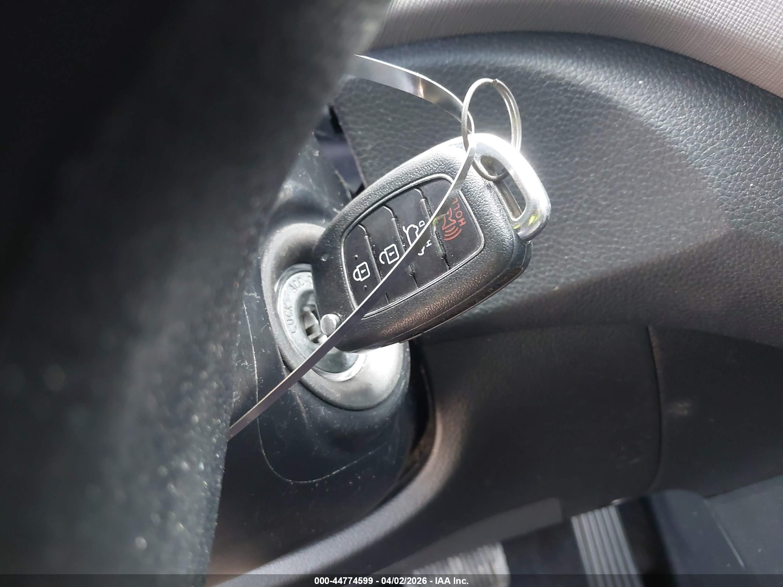 HYUNDAI SANTA image 11