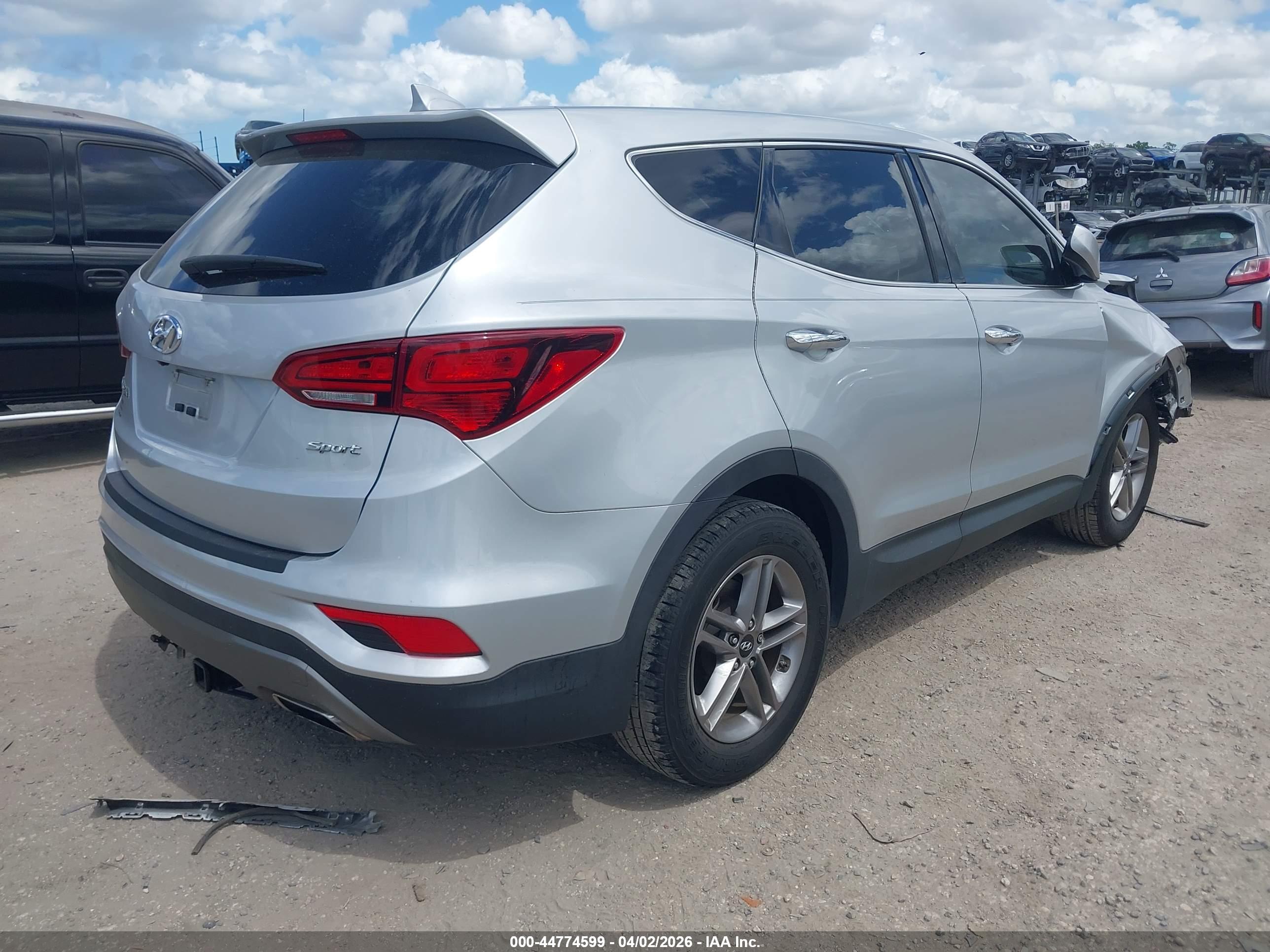 HYUNDAI SANTA image 4