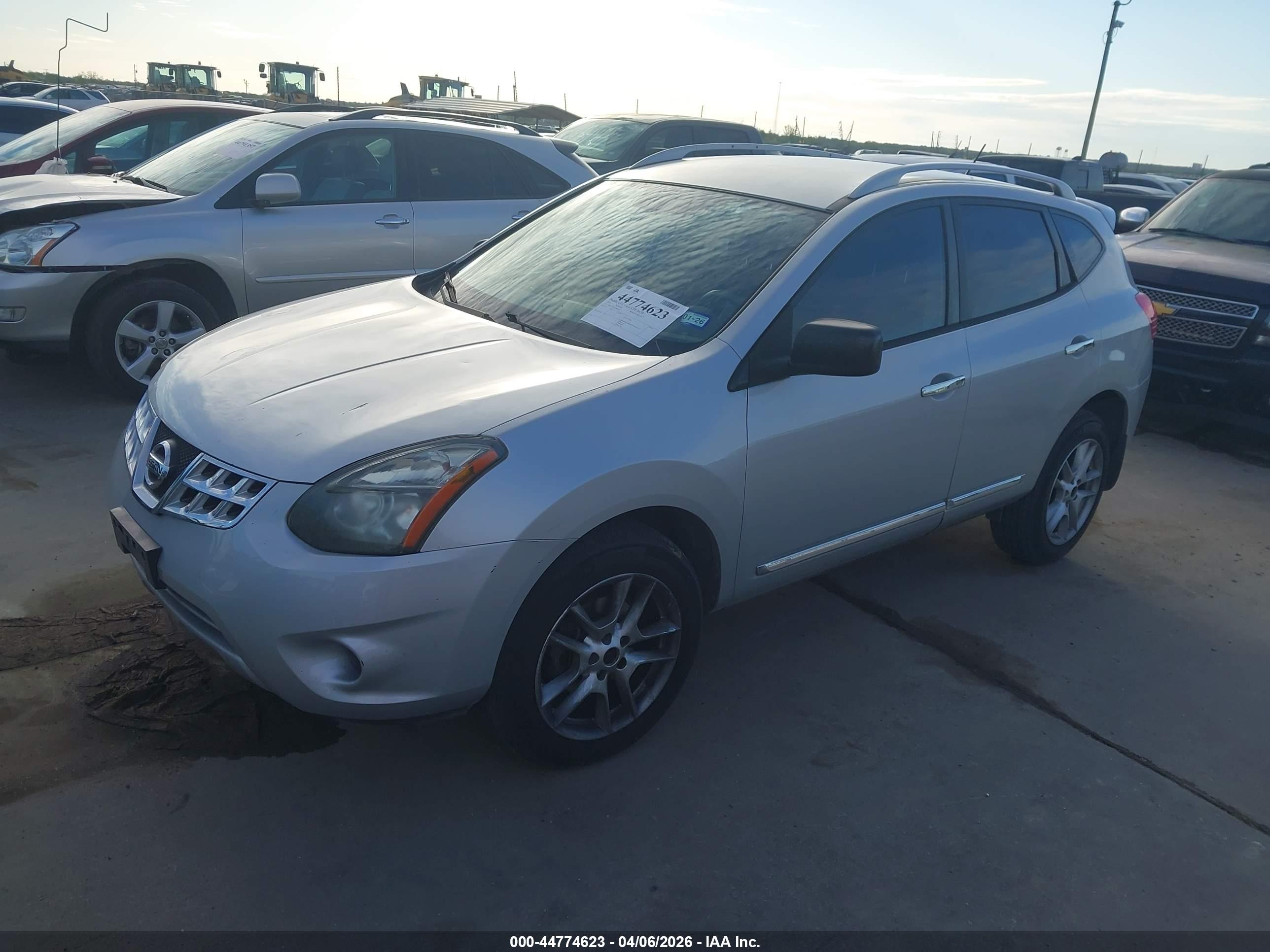 NISSAN ROGUE image 2