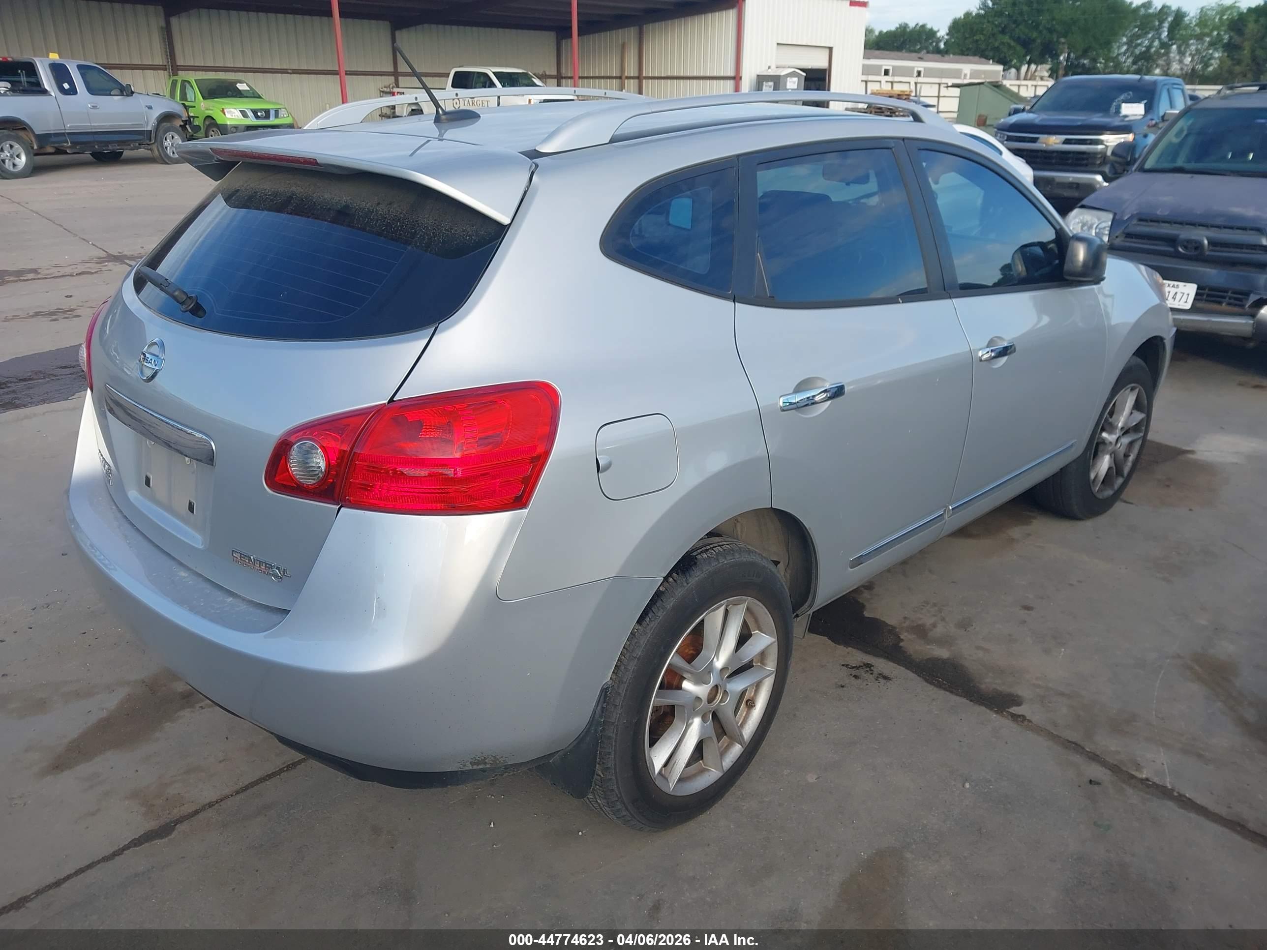 NISSAN ROGUE image 4