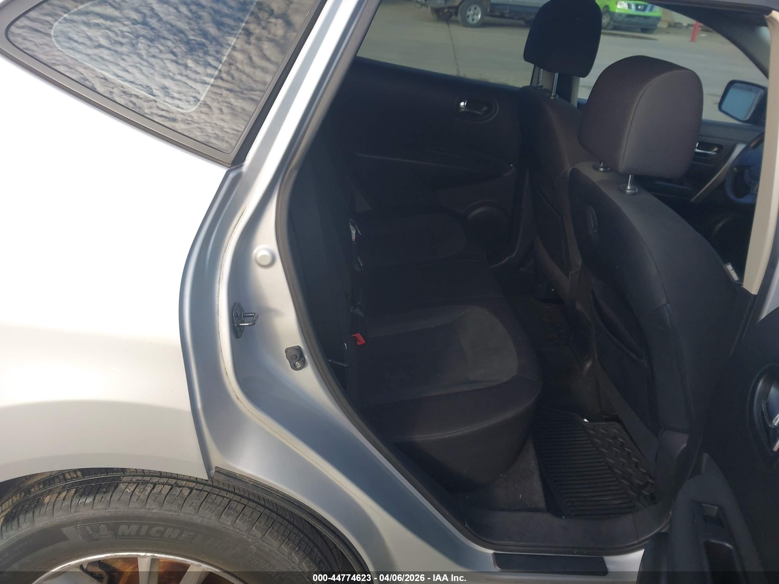 NISSAN ROGUE image 8