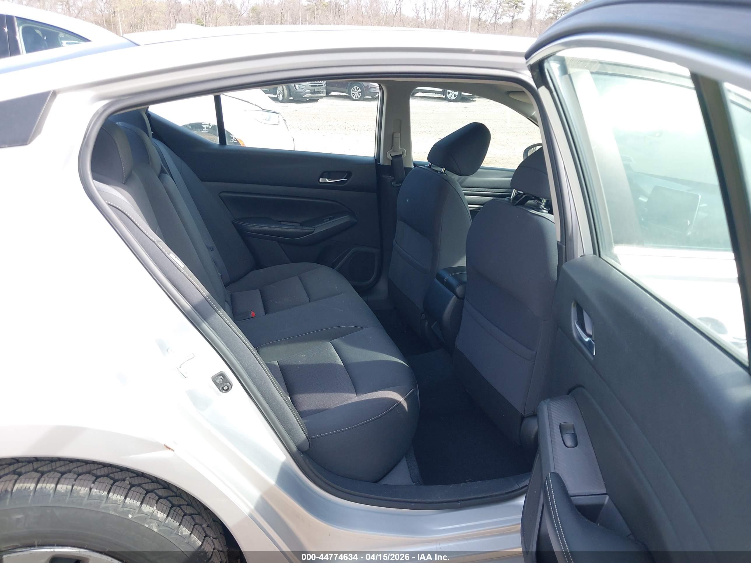 NISSAN ALTIMA image 8