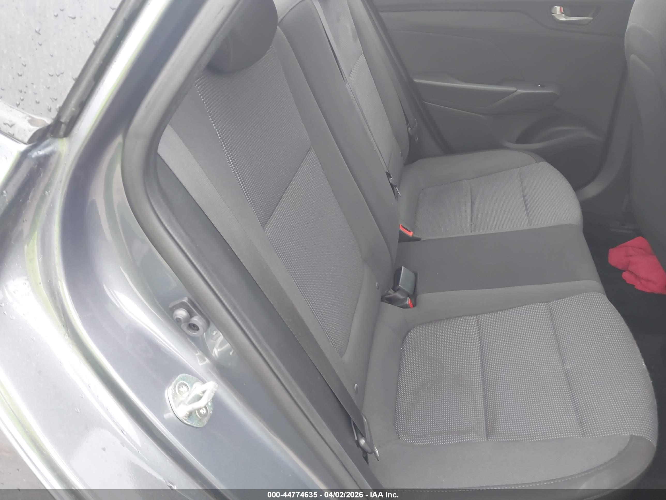 HYUNDAI ACCENT image 8