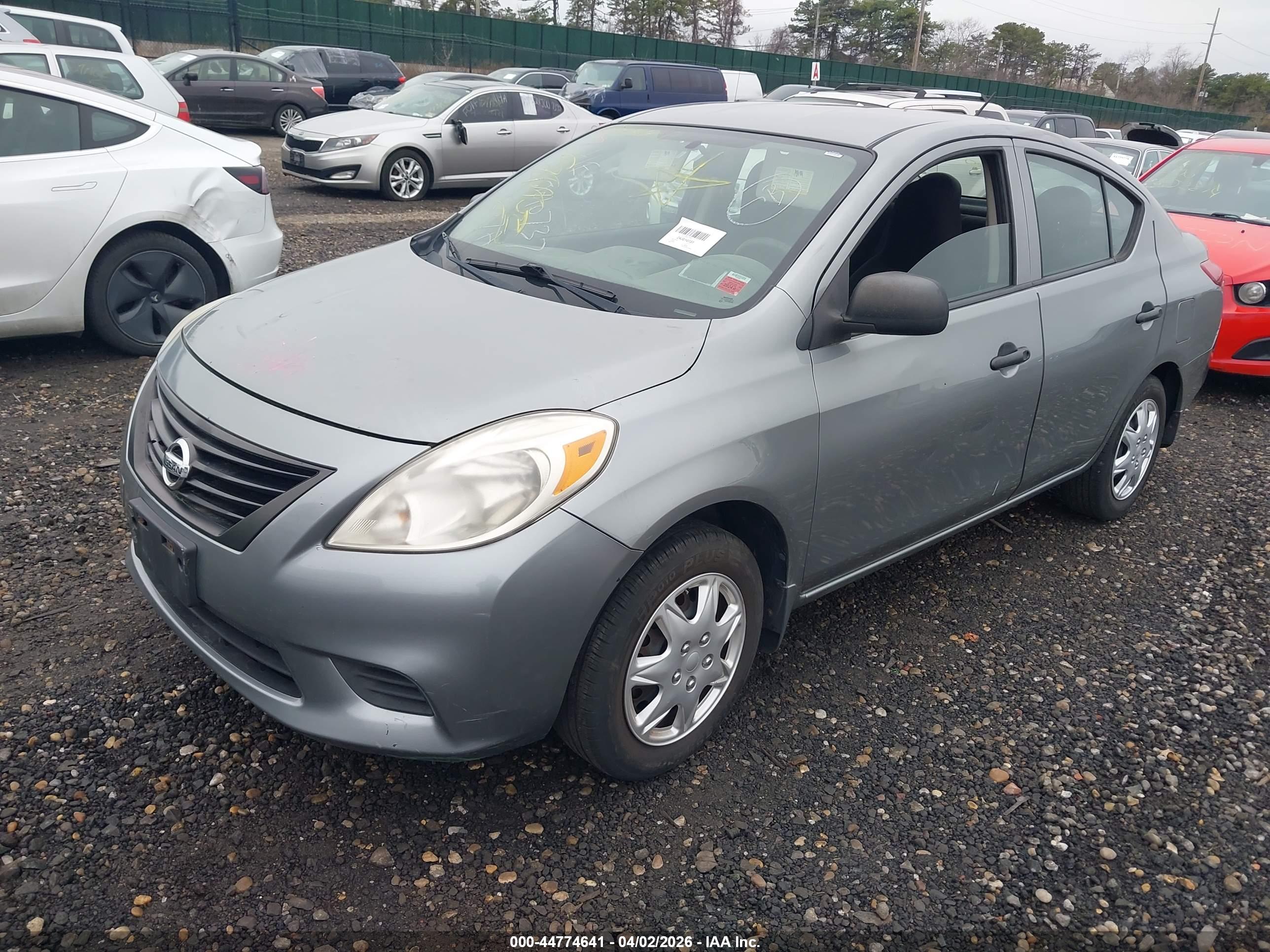 NISSAN VERSA image 2
