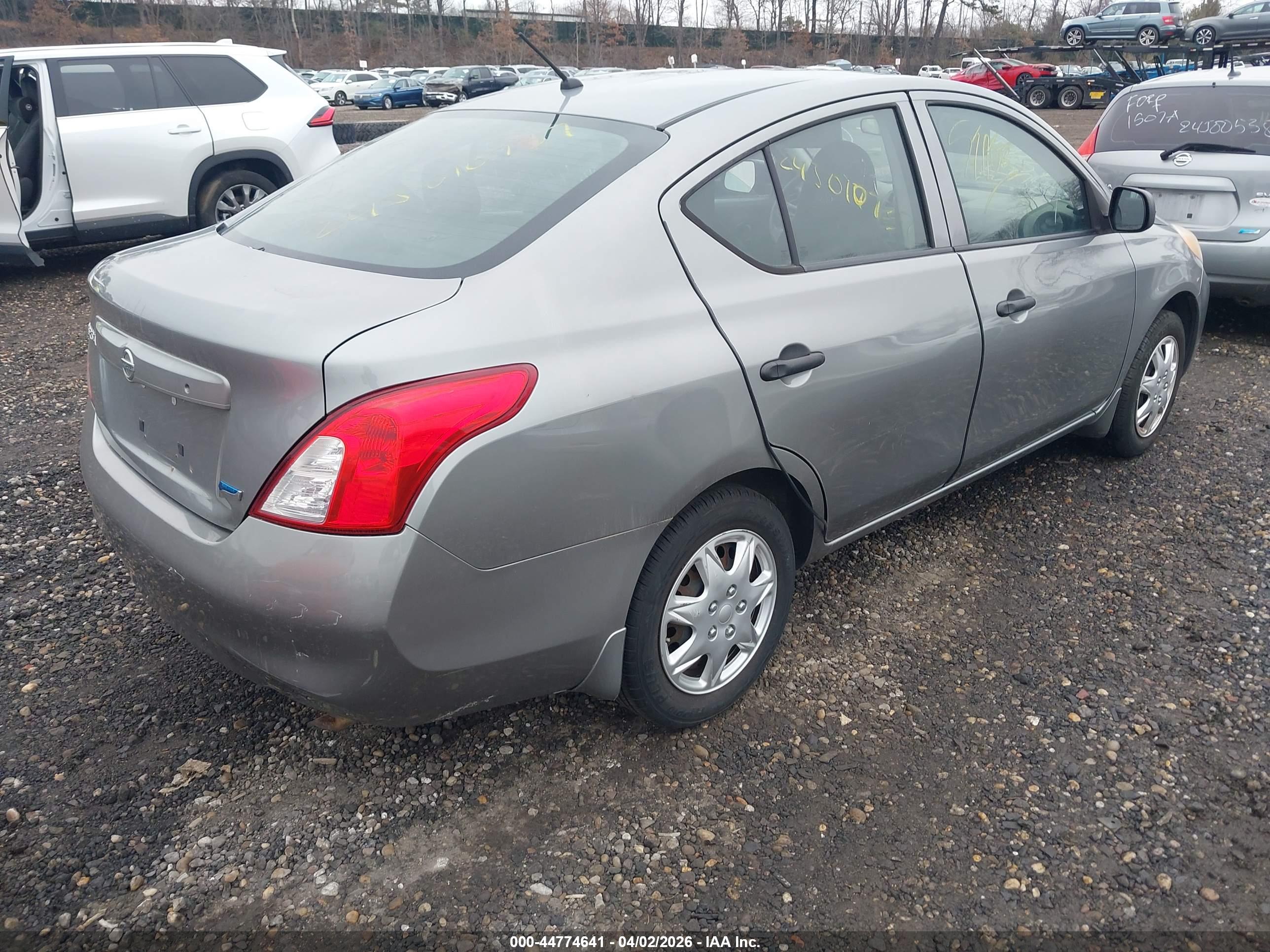 NISSAN VERSA image 4