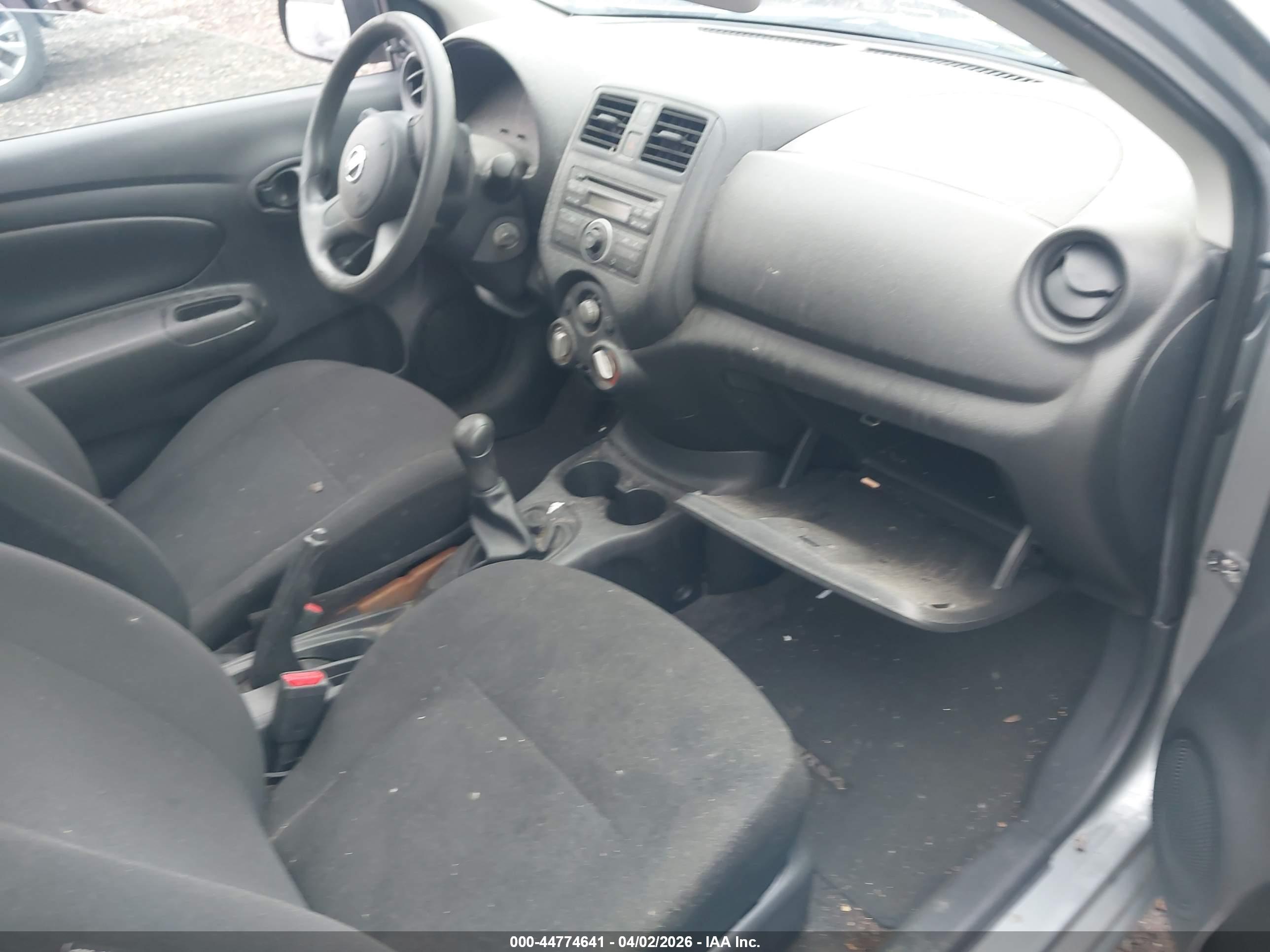 NISSAN VERSA image 5