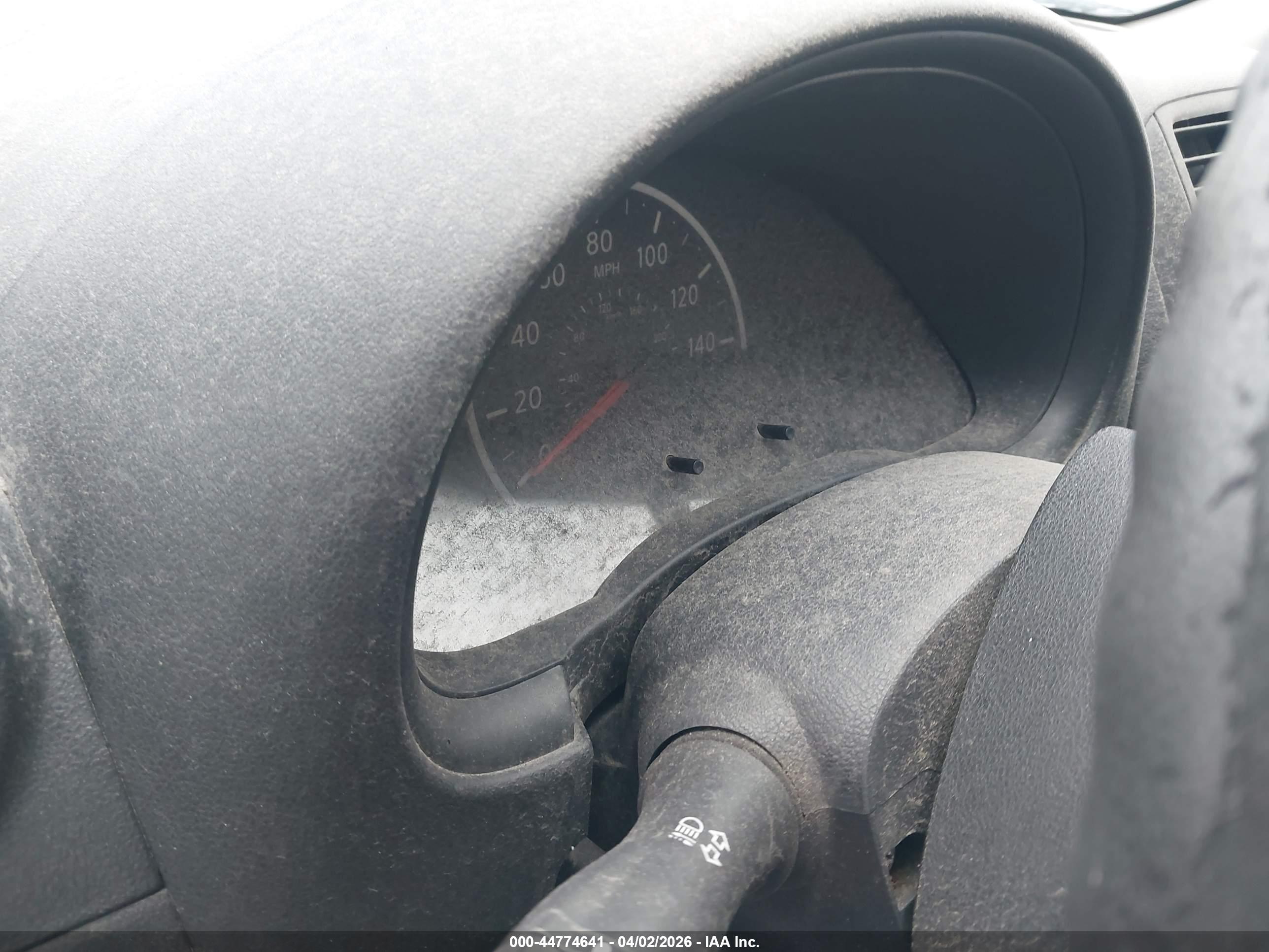 NISSAN VERSA image 7