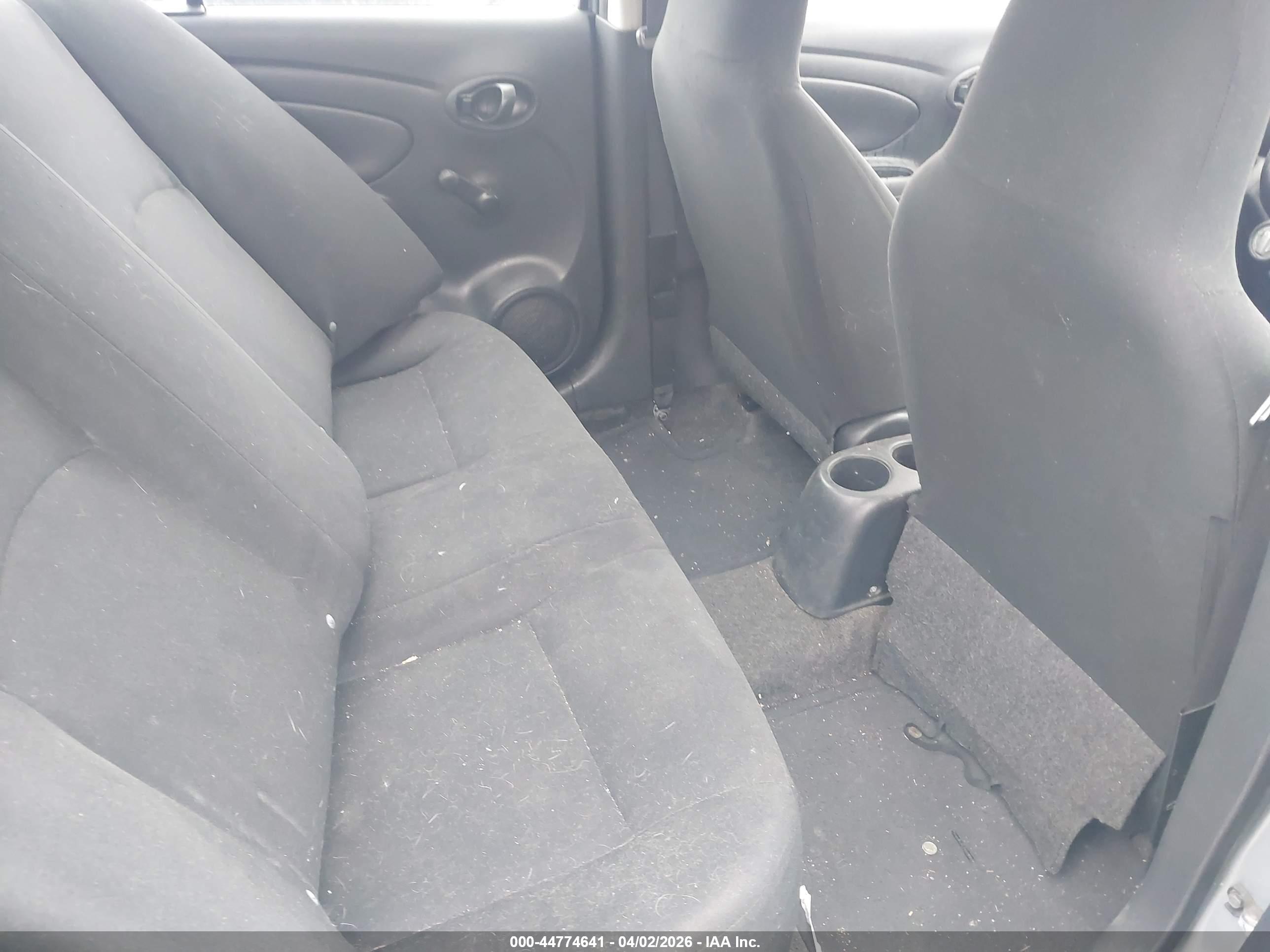 NISSAN VERSA image 8