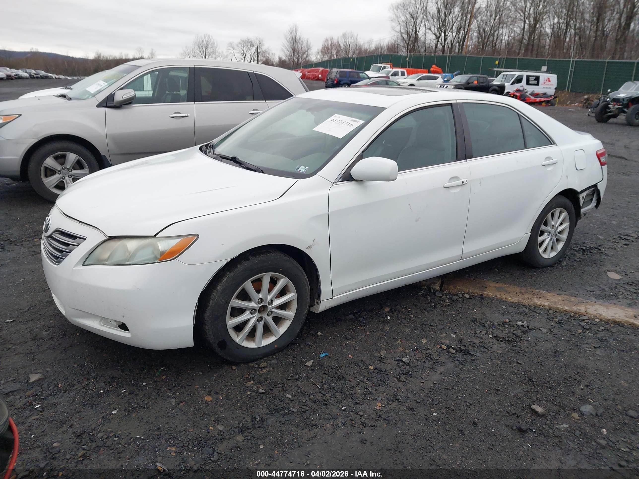 TOYOTA CAMRY image 2