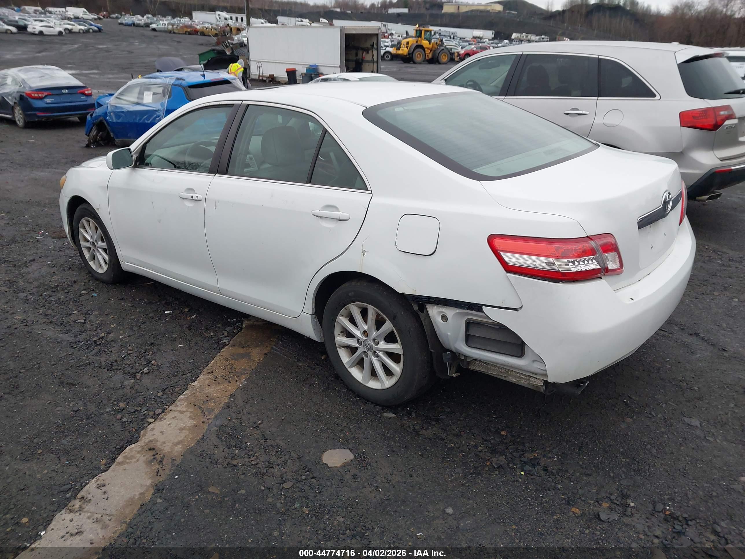 TOYOTA CAMRY image 3
