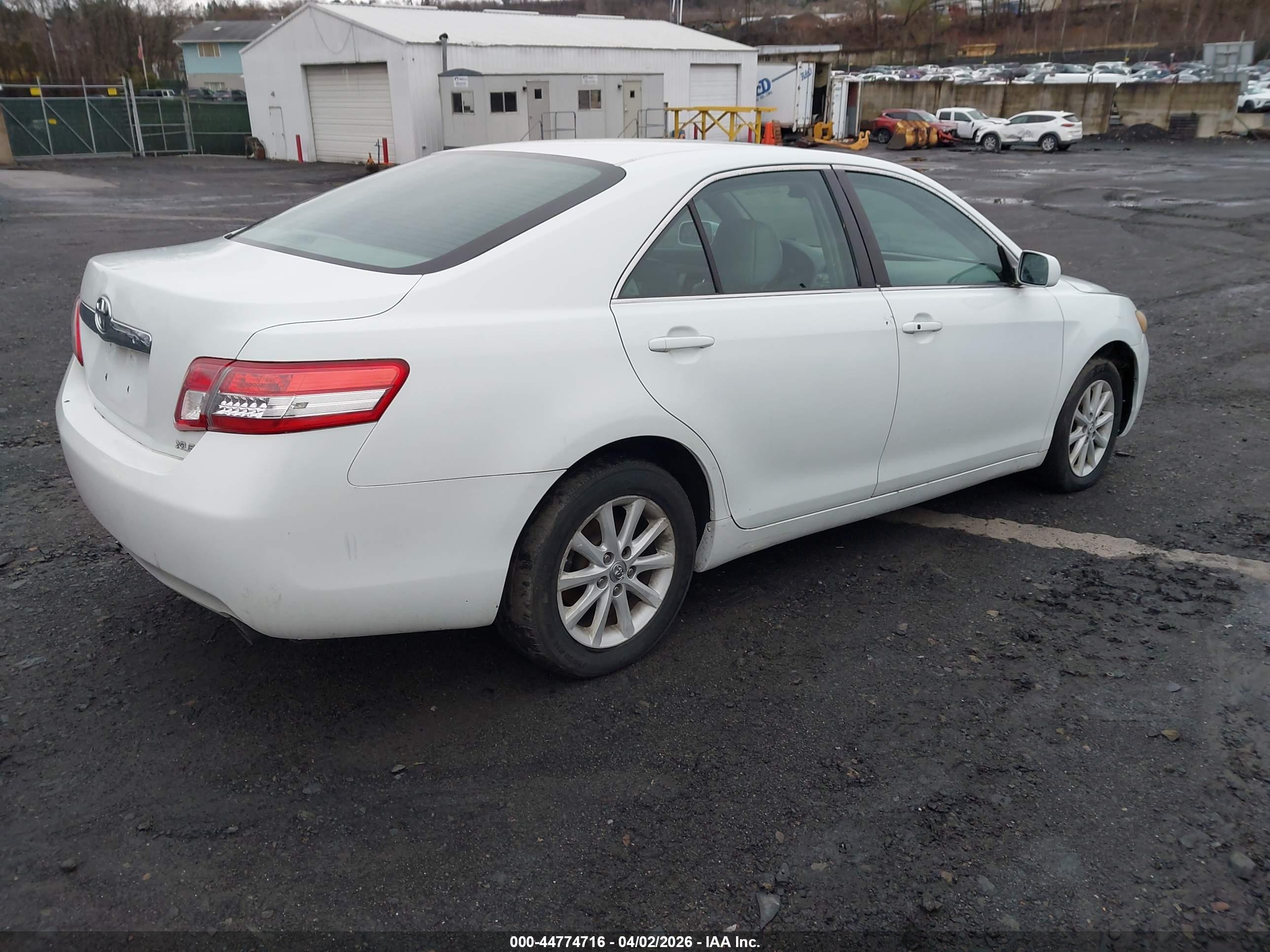 TOYOTA CAMRY image 4