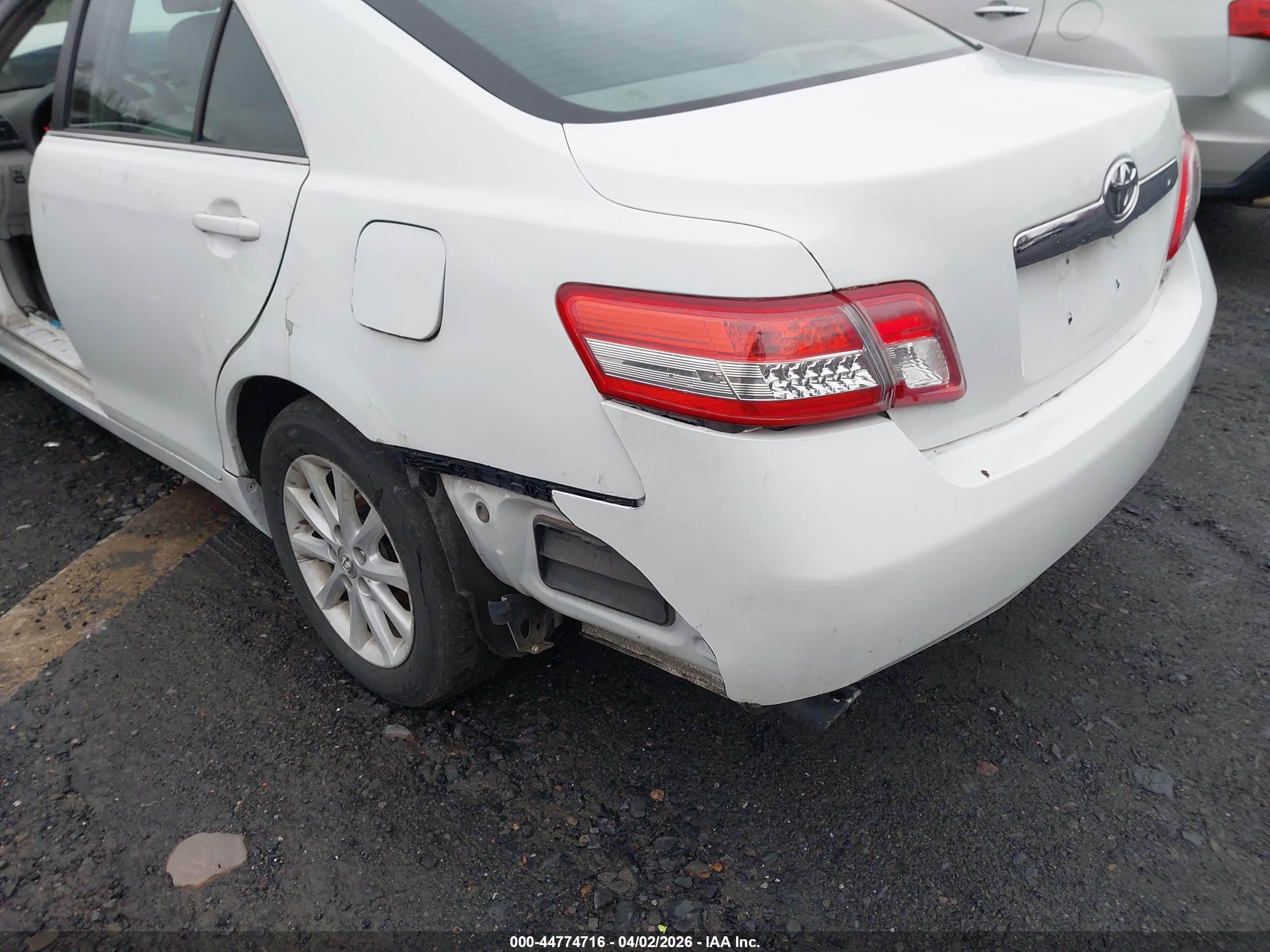 TOYOTA CAMRY image 6