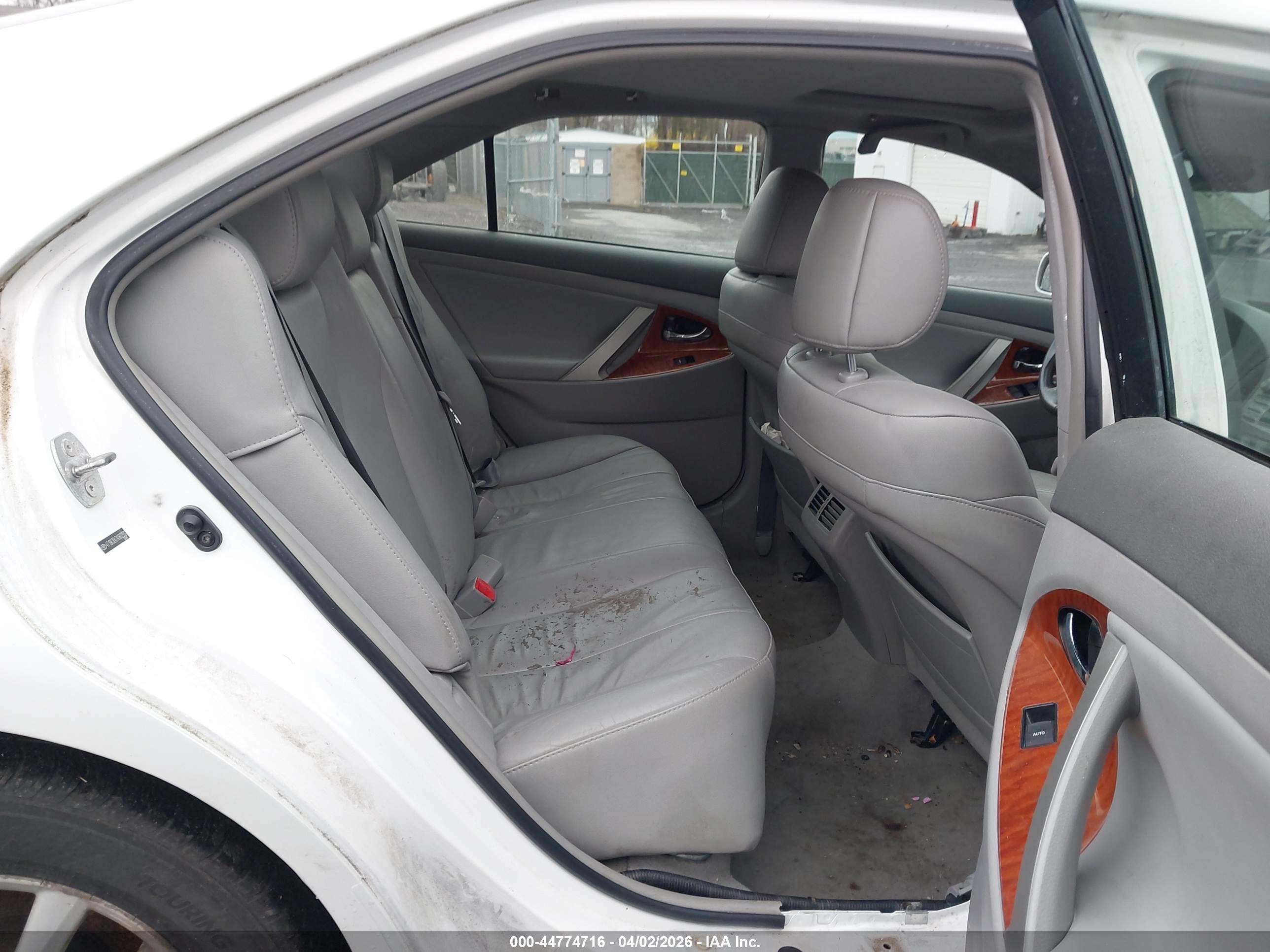 TOYOTA CAMRY image 8