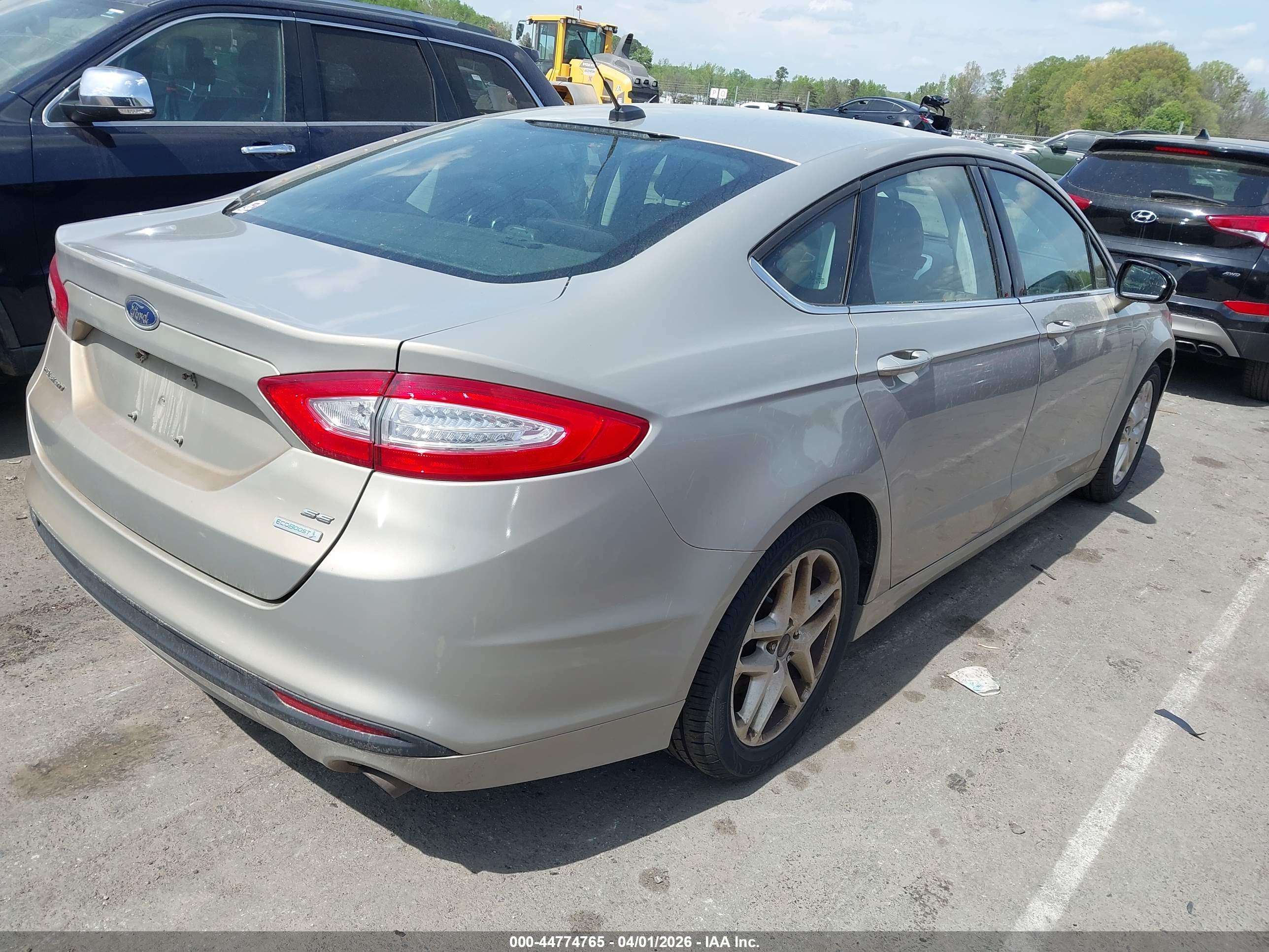 FORD FUSION image 4