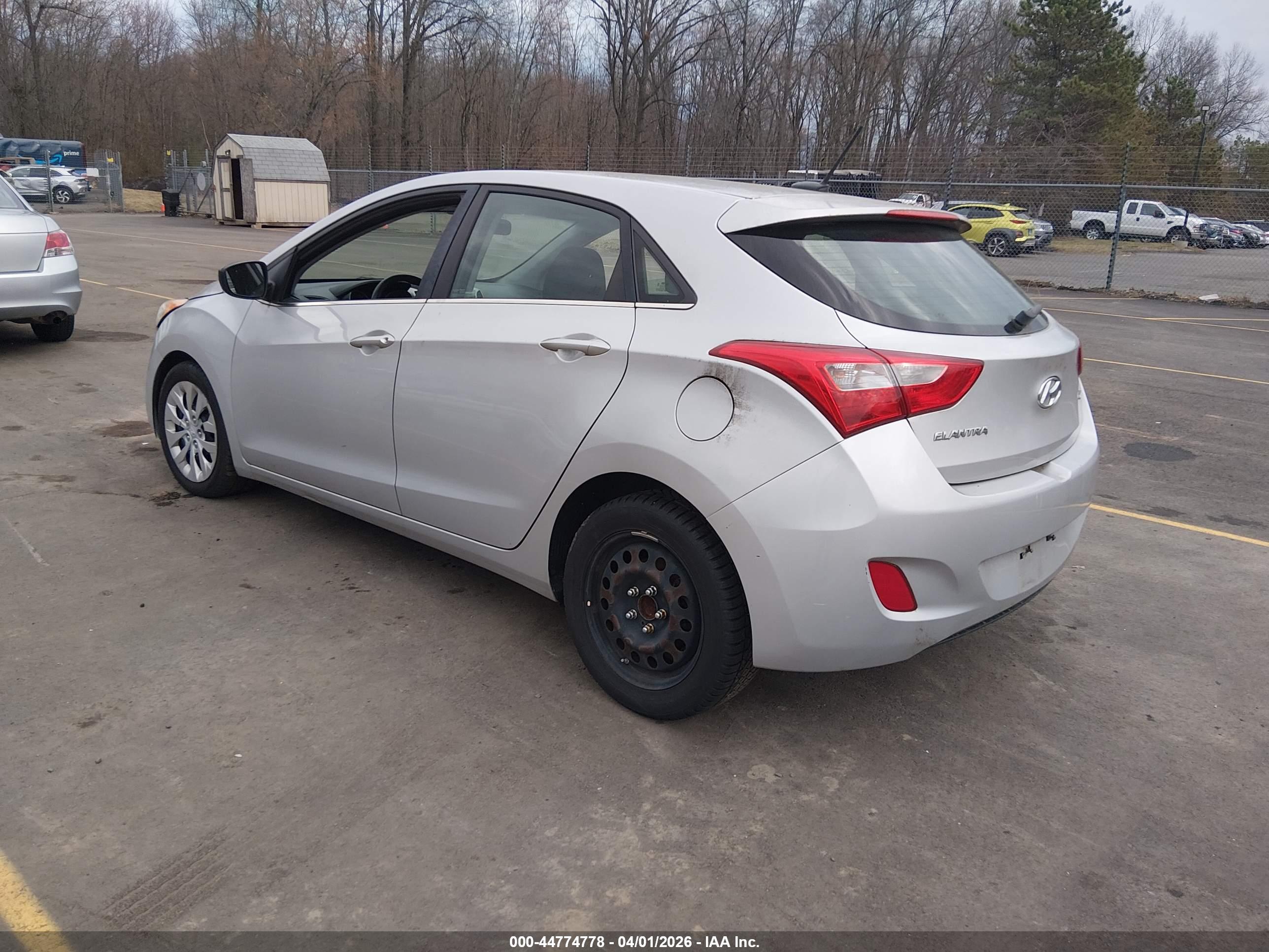 HYUNDAI ELANTRA image 3