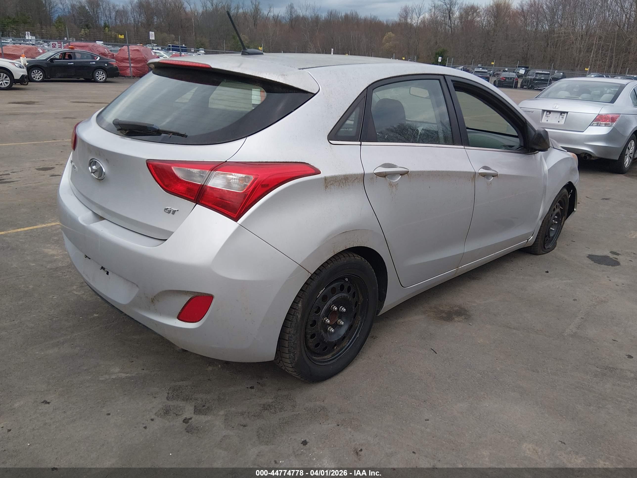 HYUNDAI ELANTRA image 4
