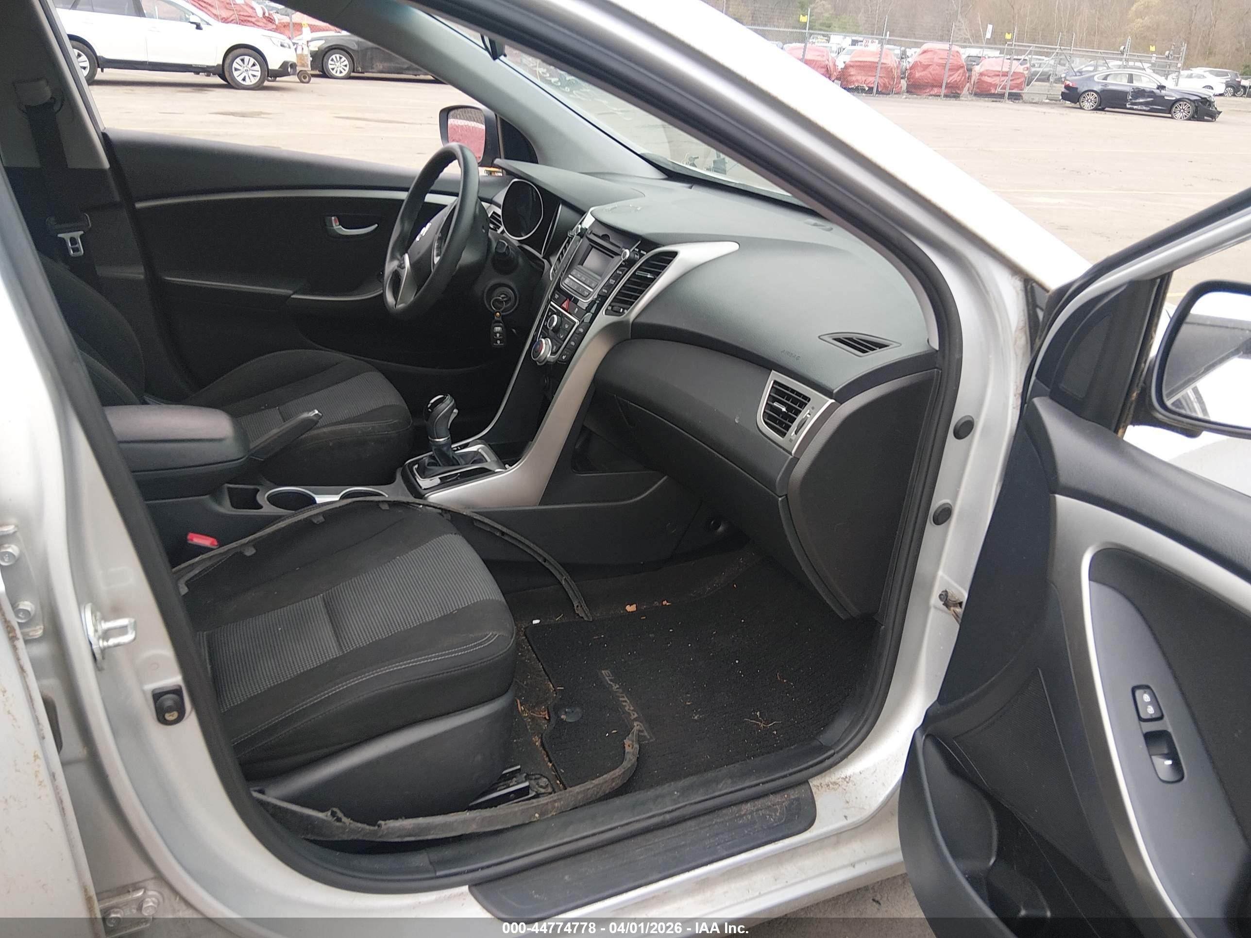 HYUNDAI ELANTRA image 5