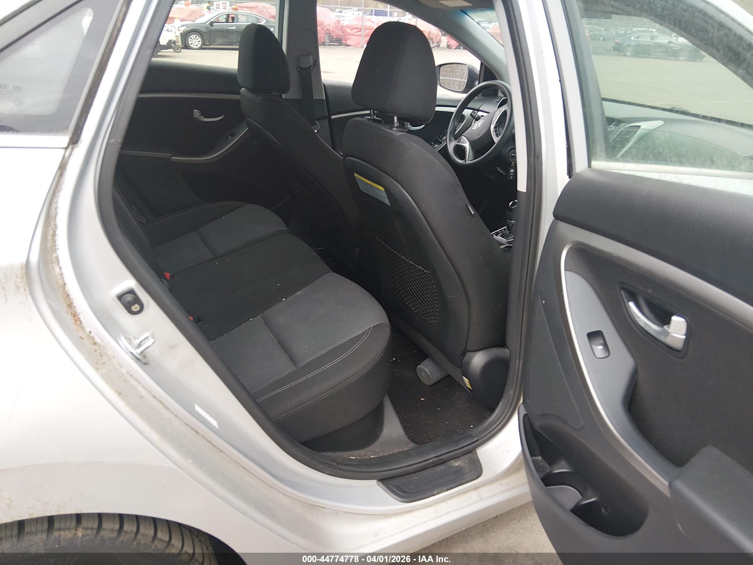 HYUNDAI ELANTRA image 8