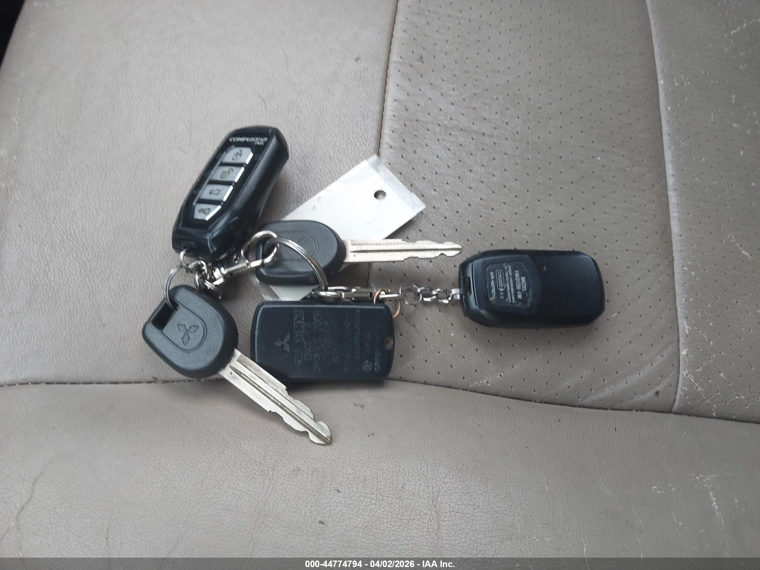 MITSUBISHI MONTERO image 11