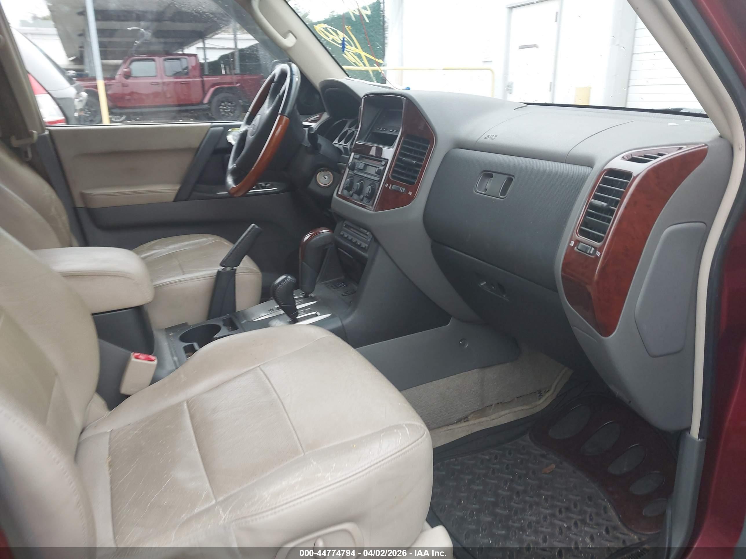 MITSUBISHI MONTERO image 5