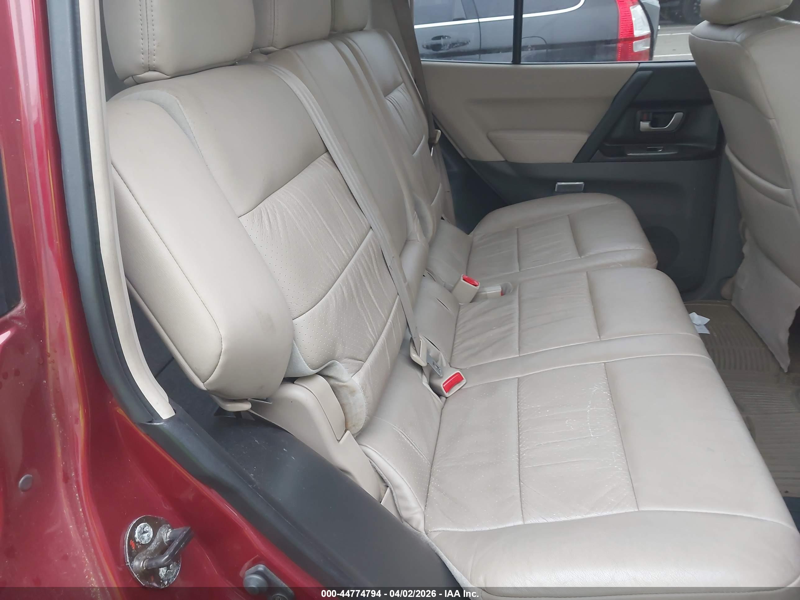 MITSUBISHI MONTERO image 8