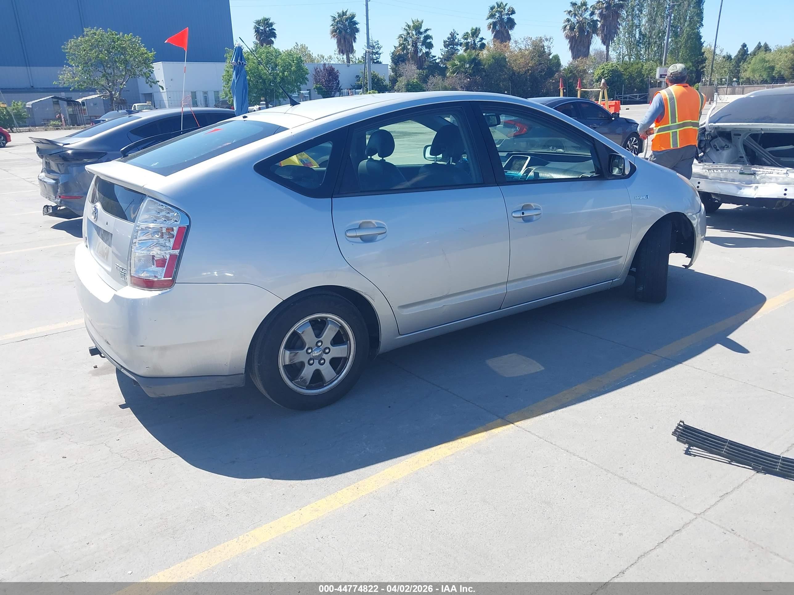 TOYOTA PRIUS image 4