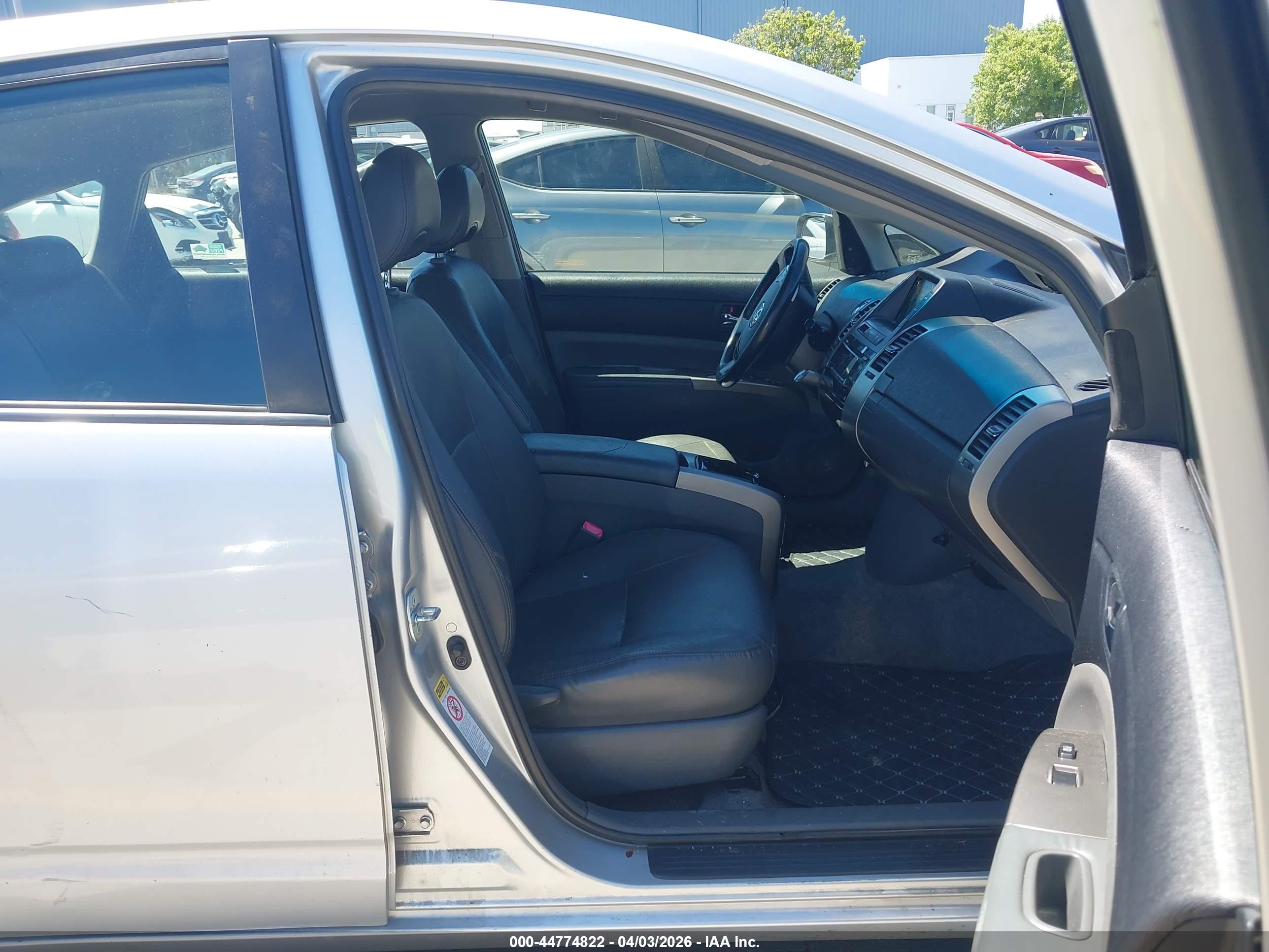 TOYOTA PRIUS image 5