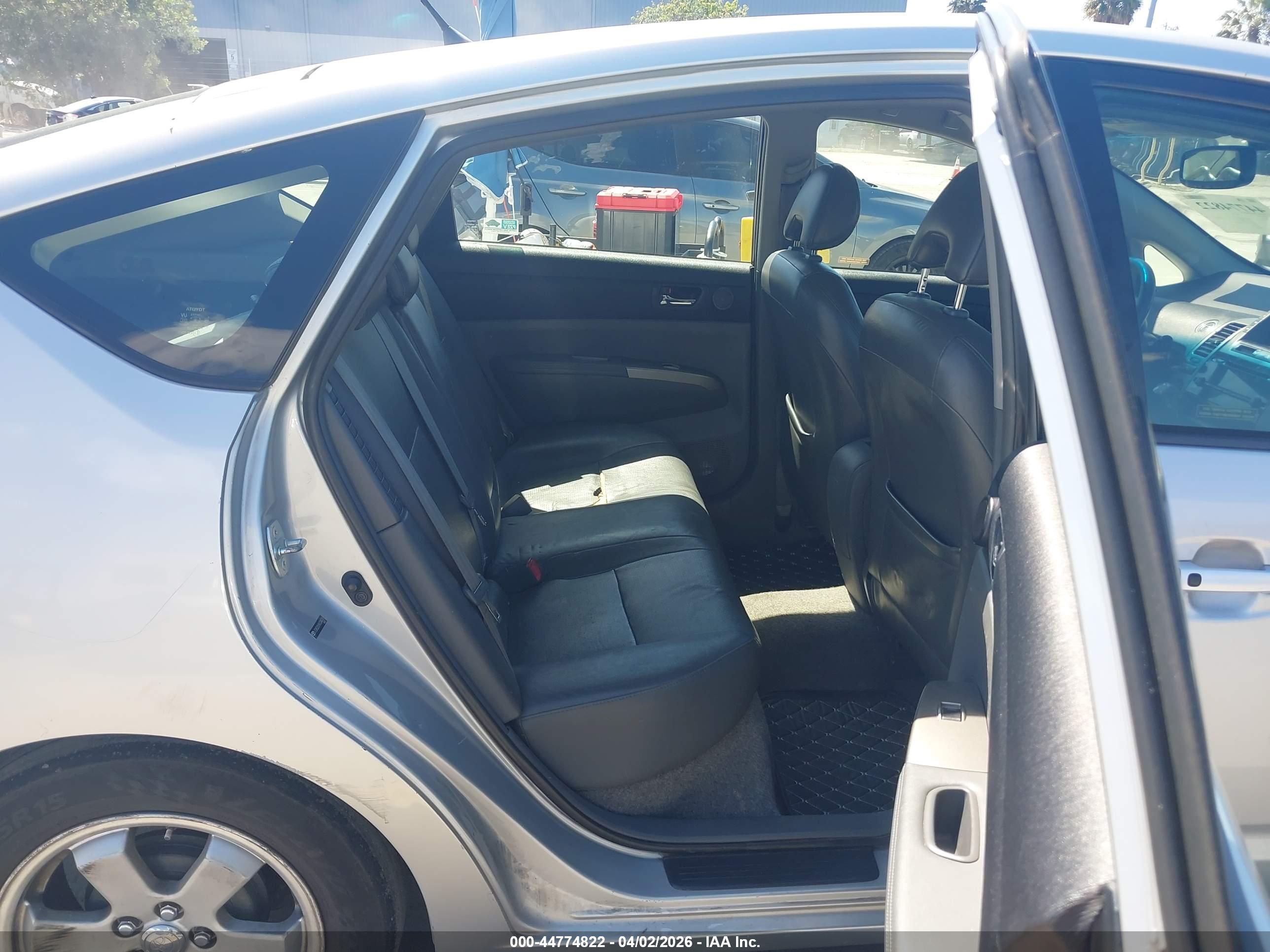 TOYOTA PRIUS image 8