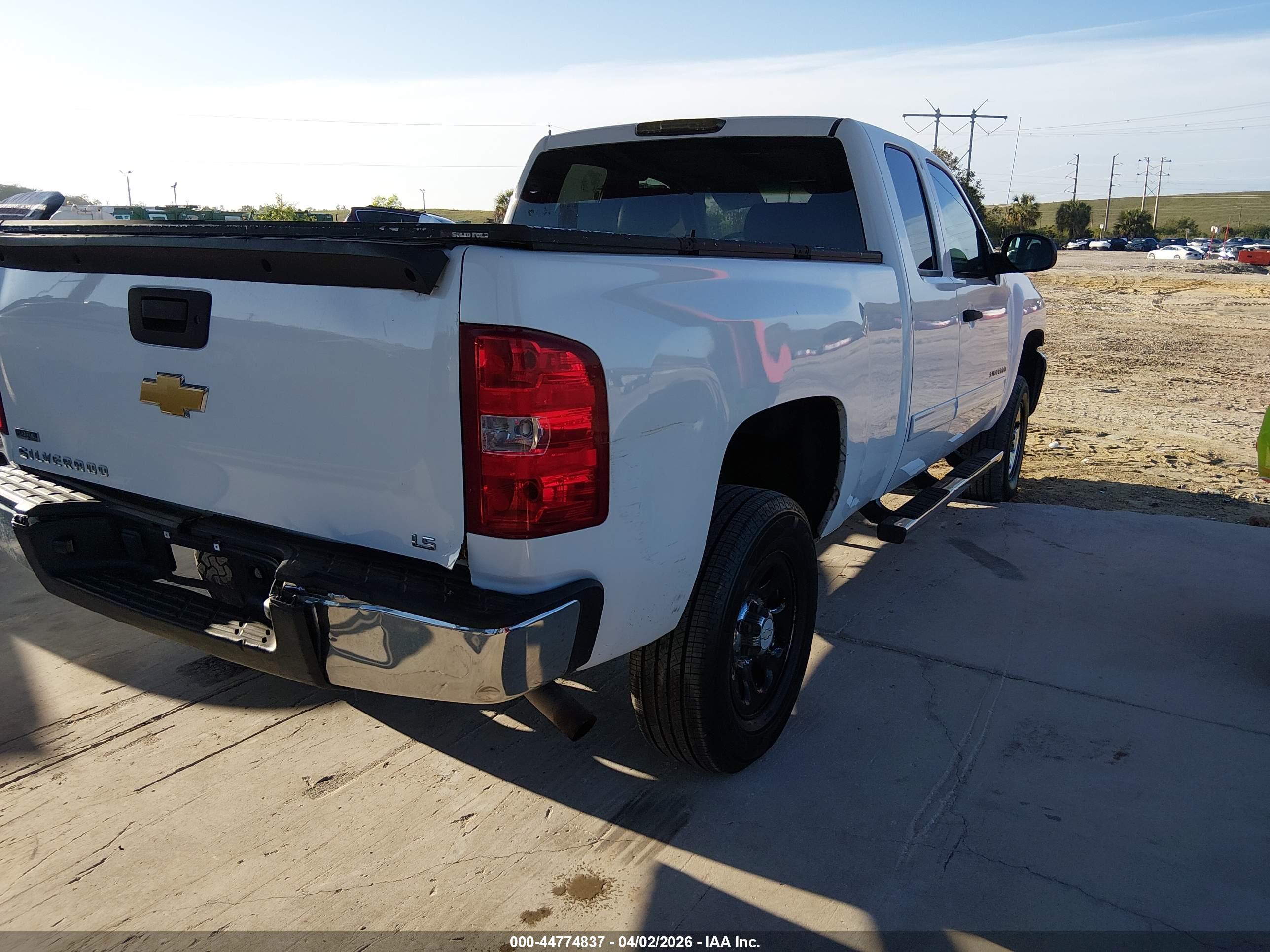 CHEVROLET SILVERADO image 4
