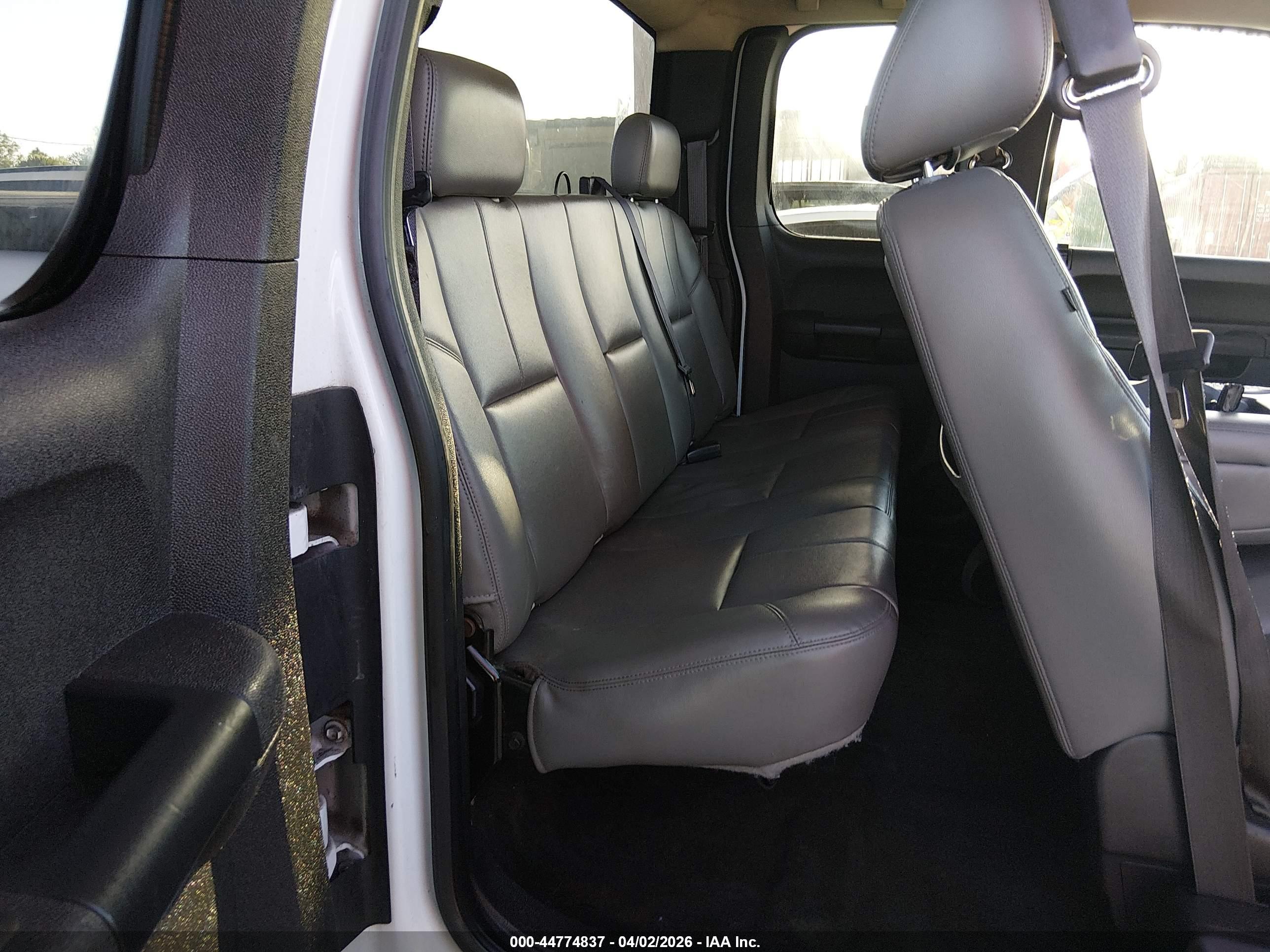 CHEVROLET SILVERADO image 8