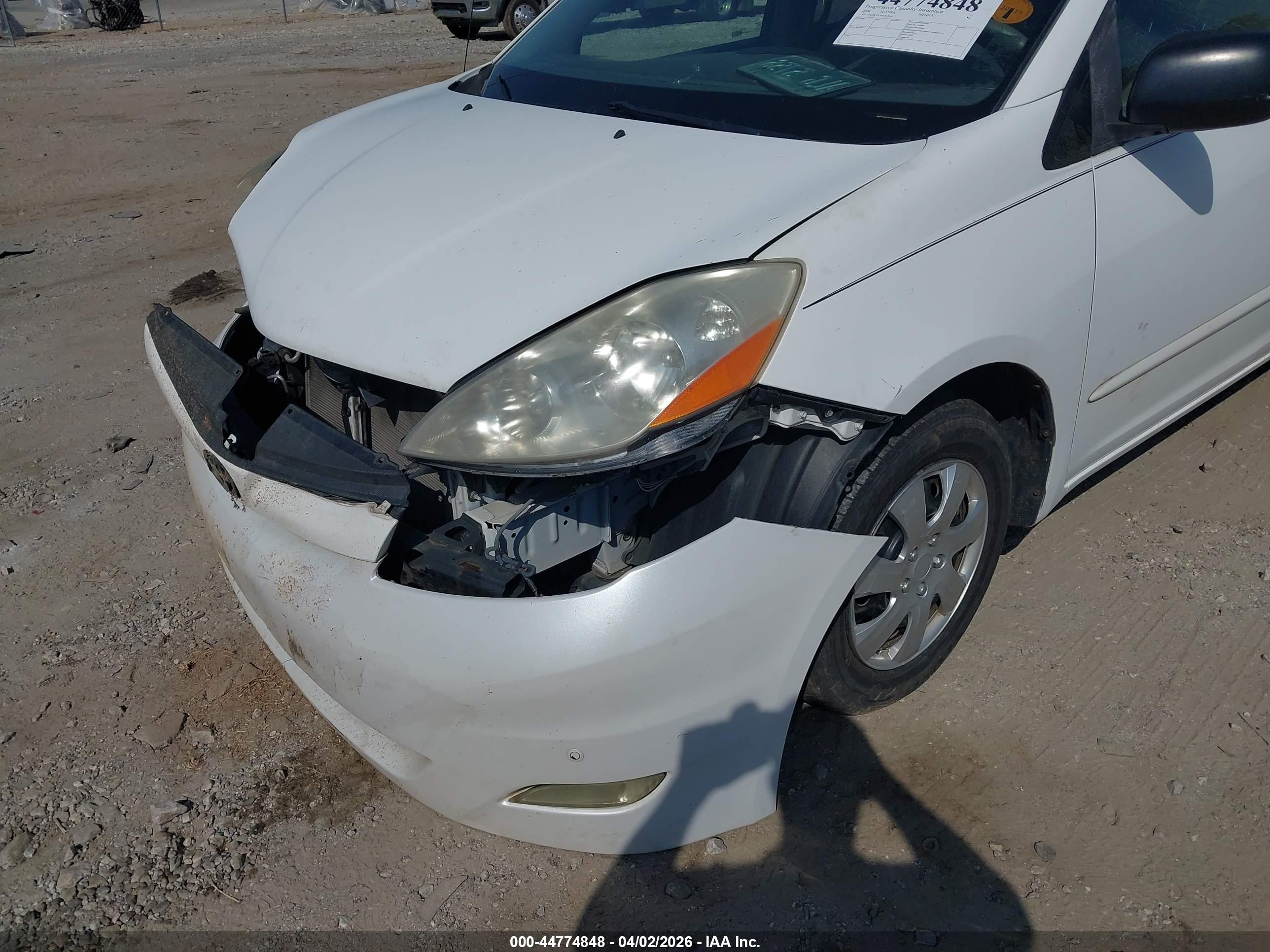 TOYOTA SIENNA image 6
