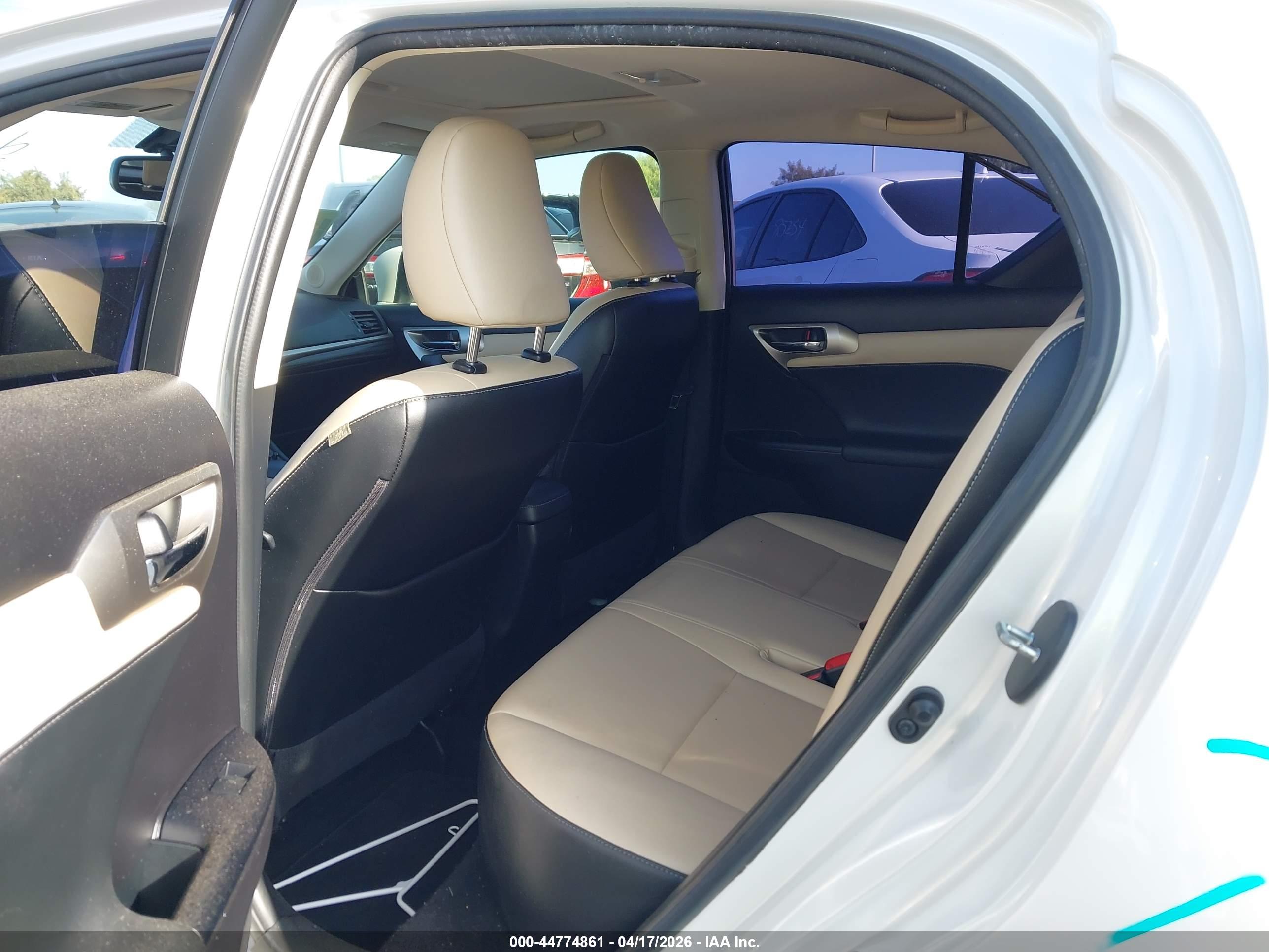 LEXUS CT image 8