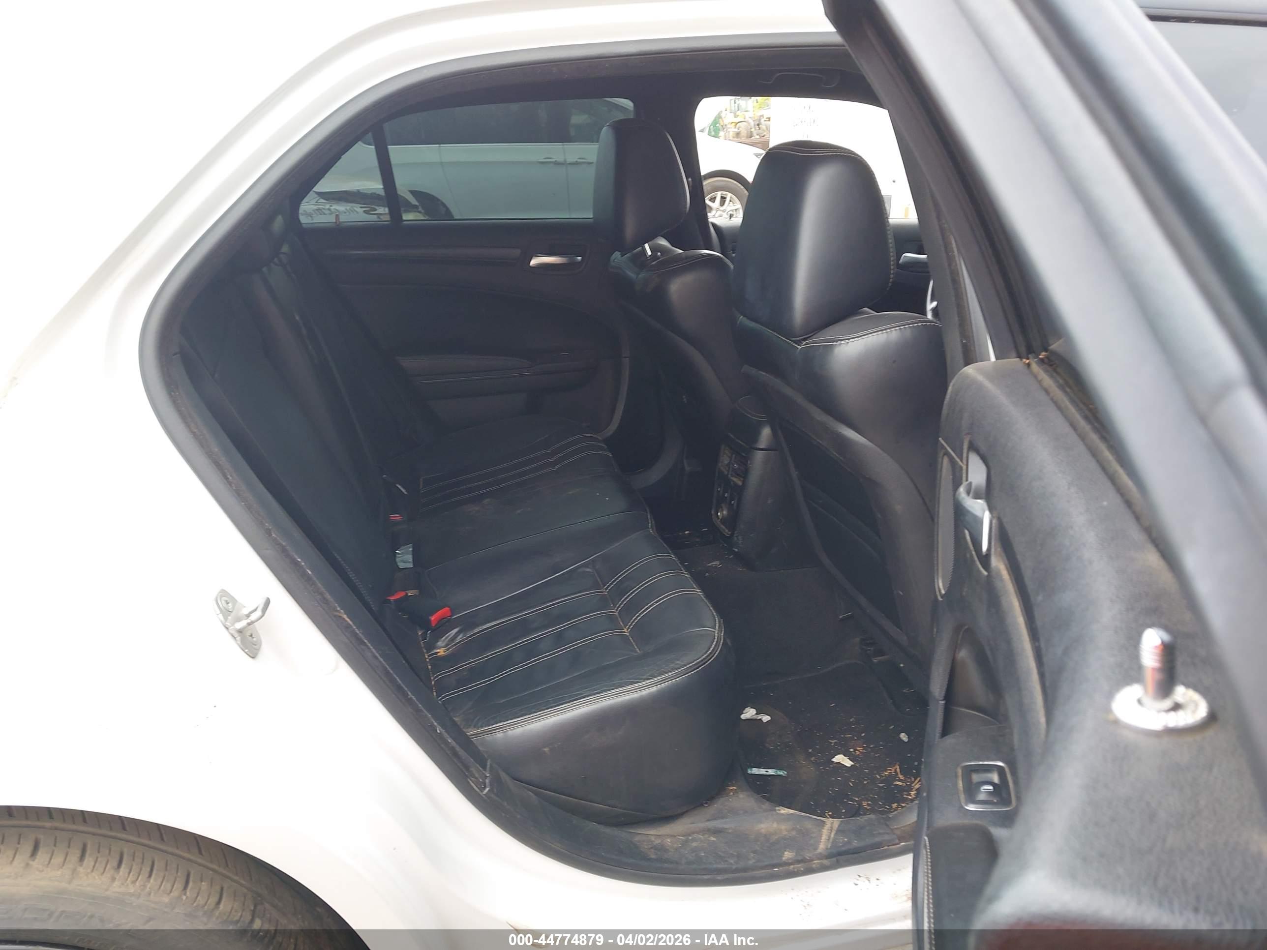 CHRYSLER 300 image 8