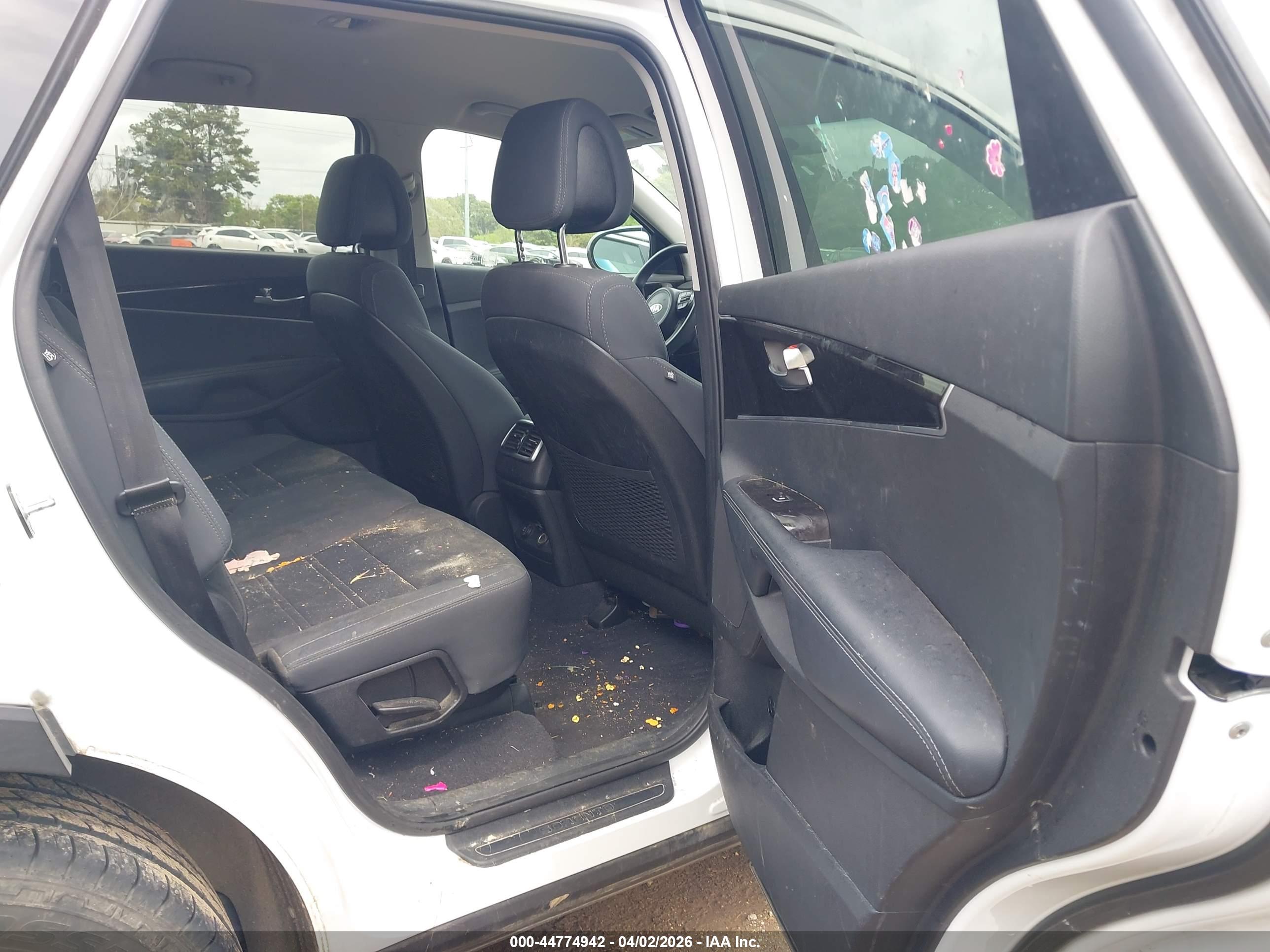 KIA SORENTO image 8