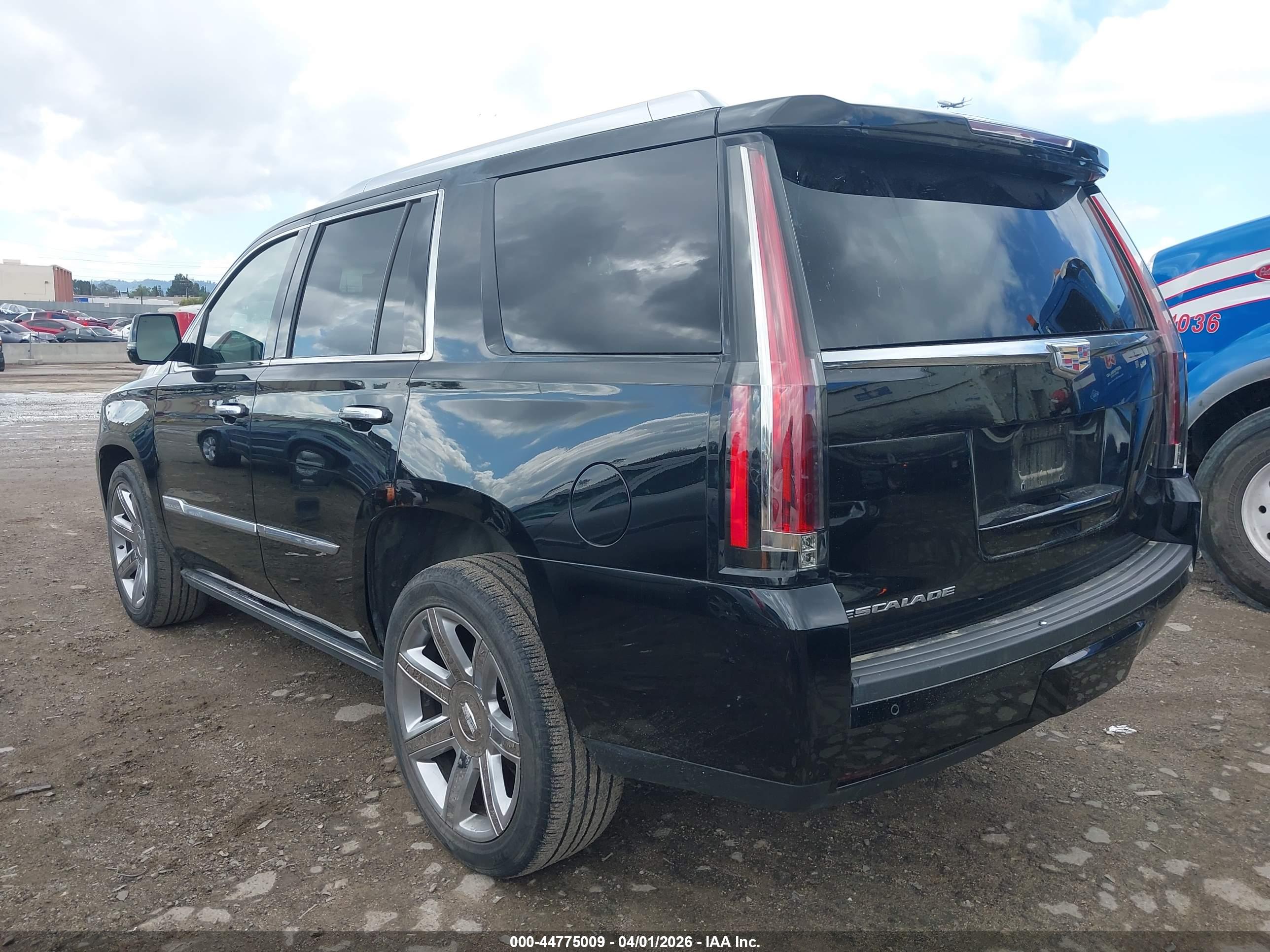 CADILLAC ESCALADE image 3