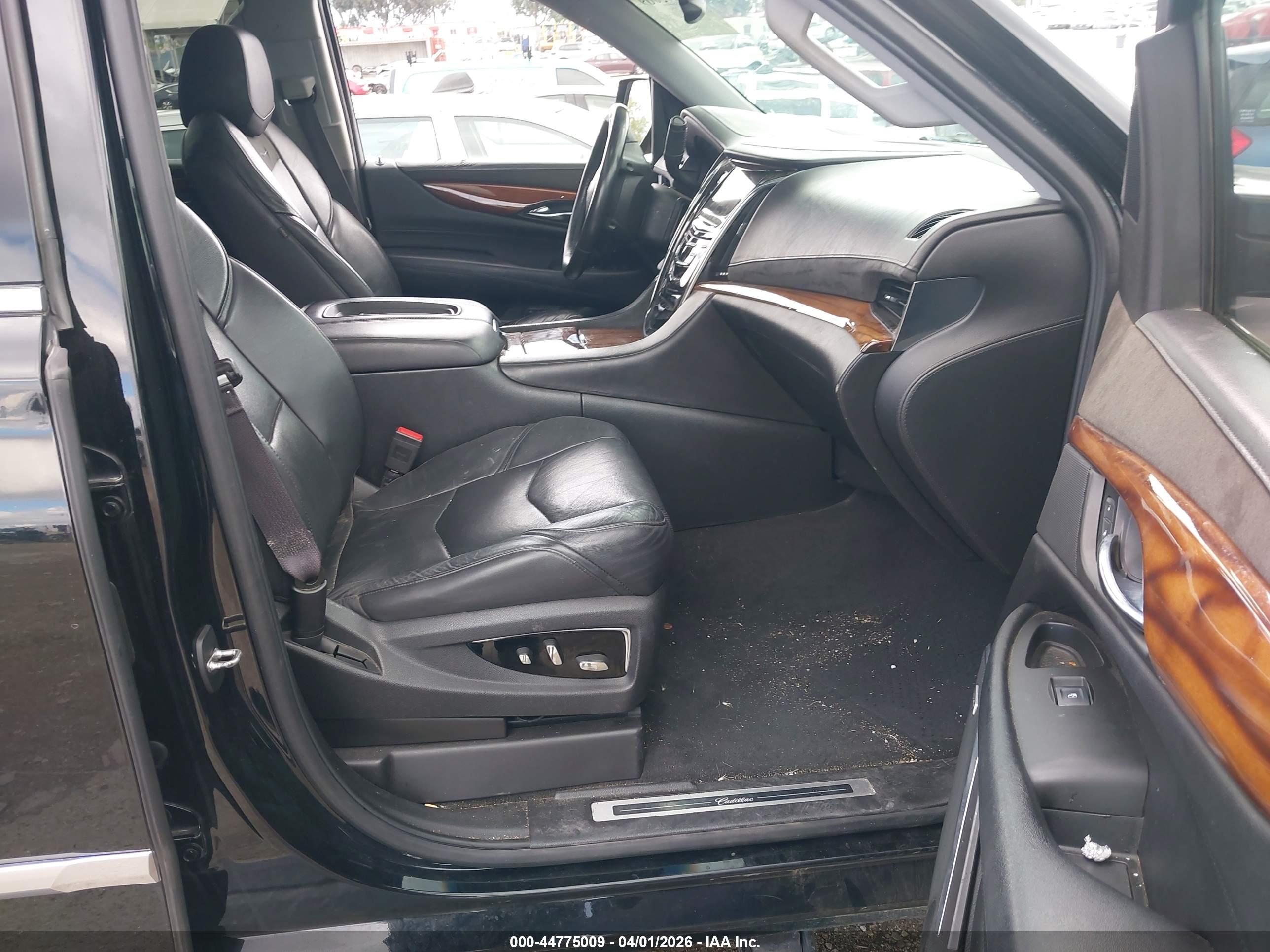 CADILLAC ESCALADE image 5
