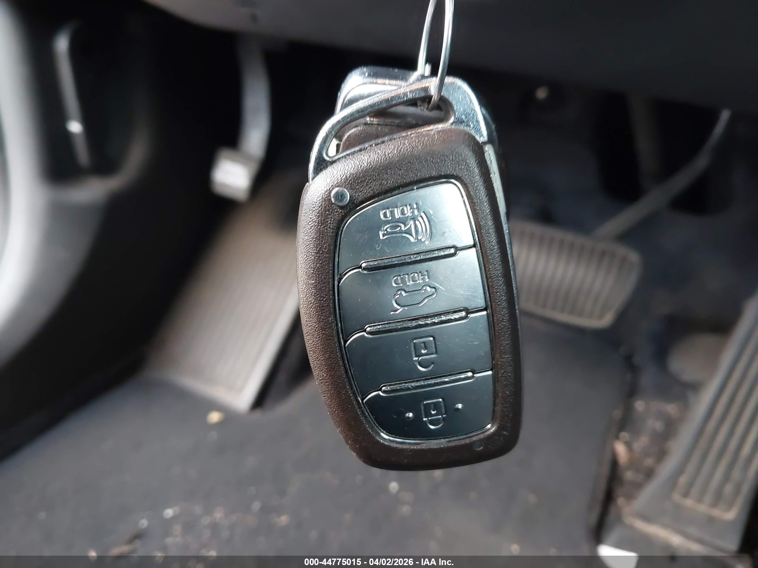 HYUNDAI TUCSON image 11
