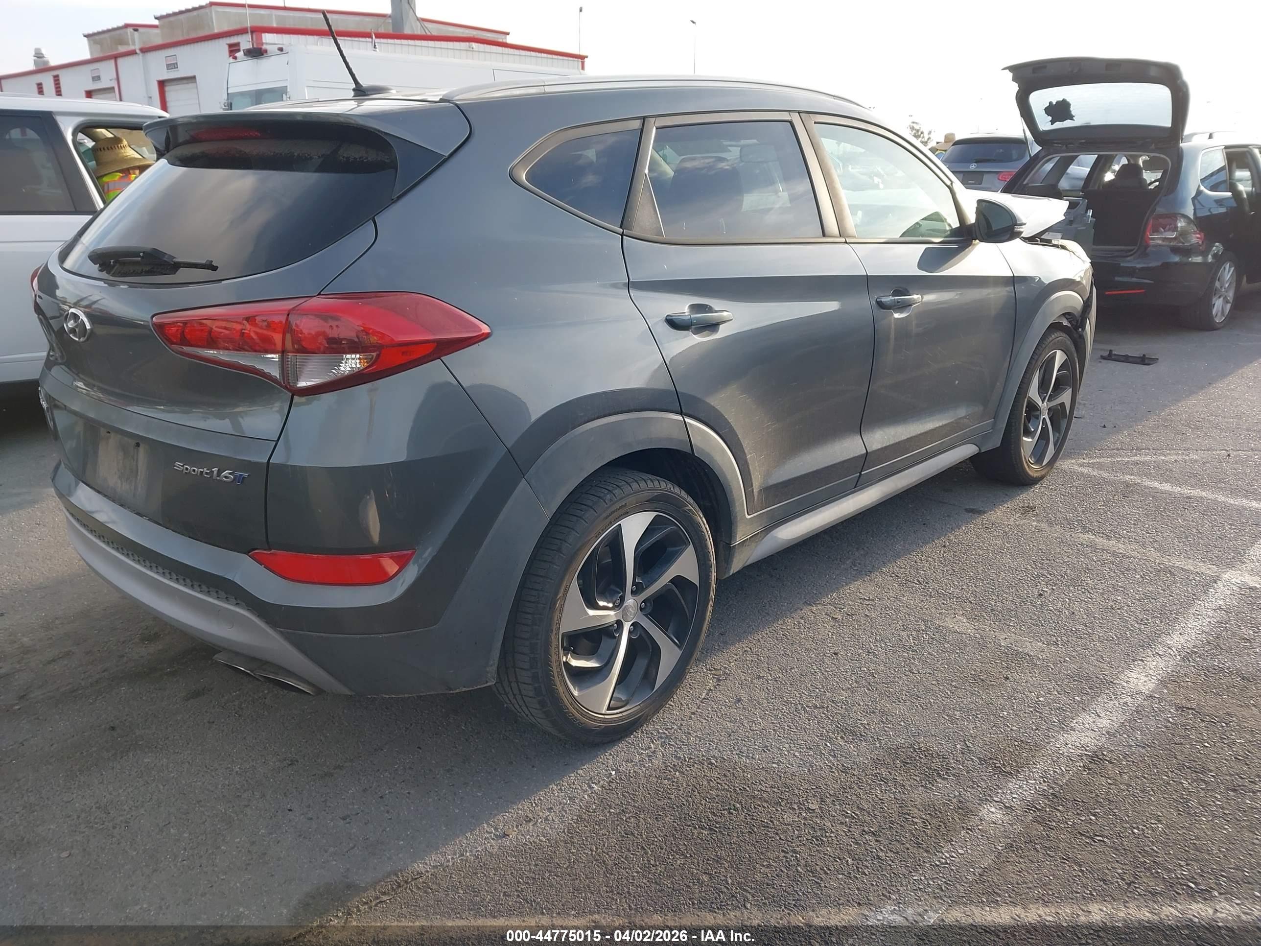 HYUNDAI TUCSON image 4