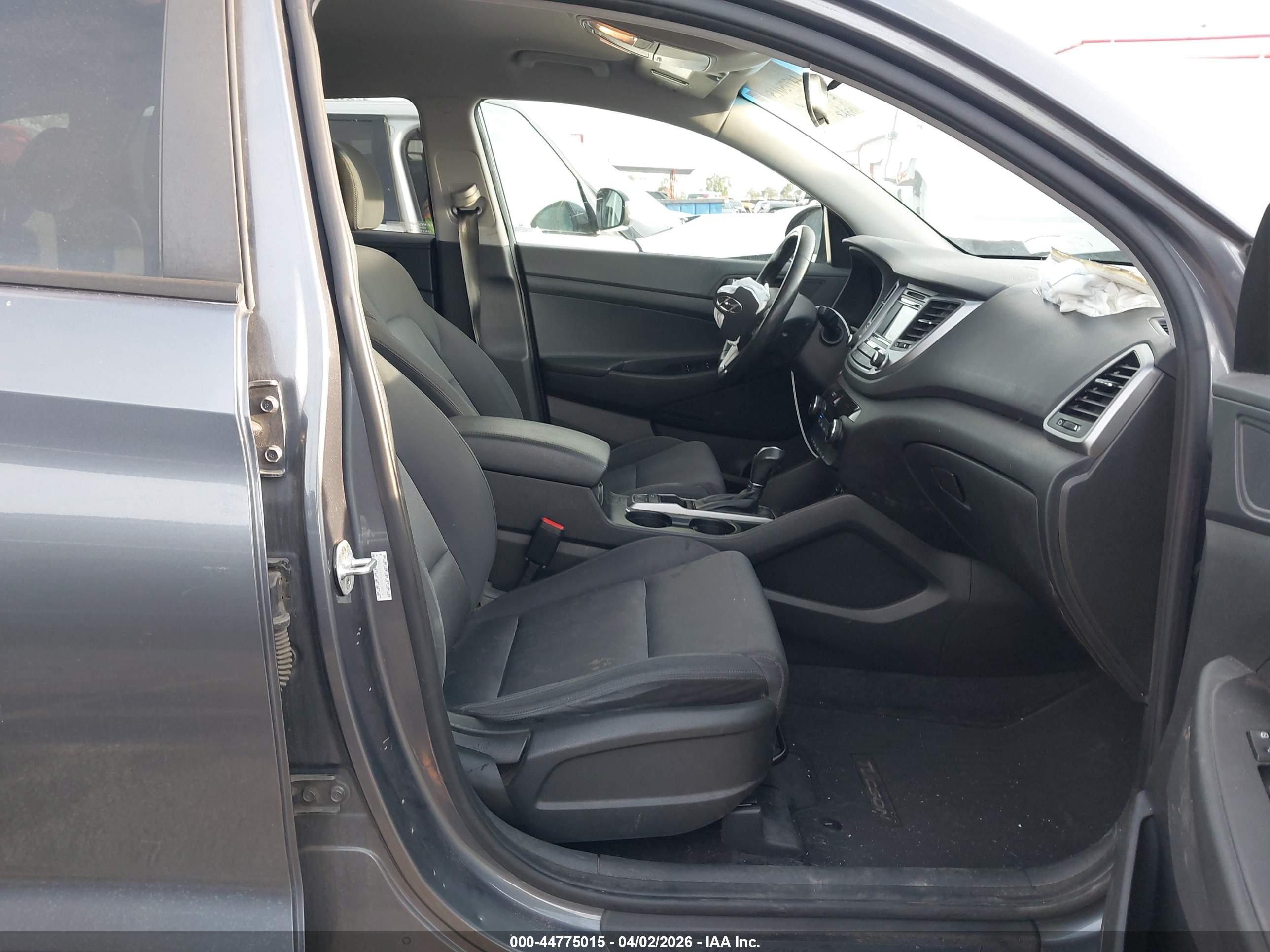 HYUNDAI TUCSON image 5