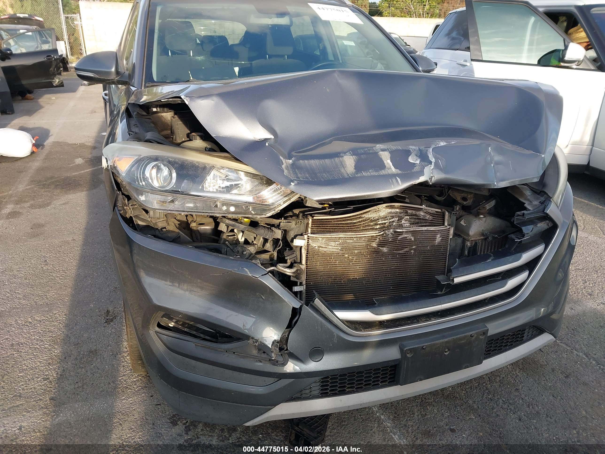HYUNDAI TUCSON image 6