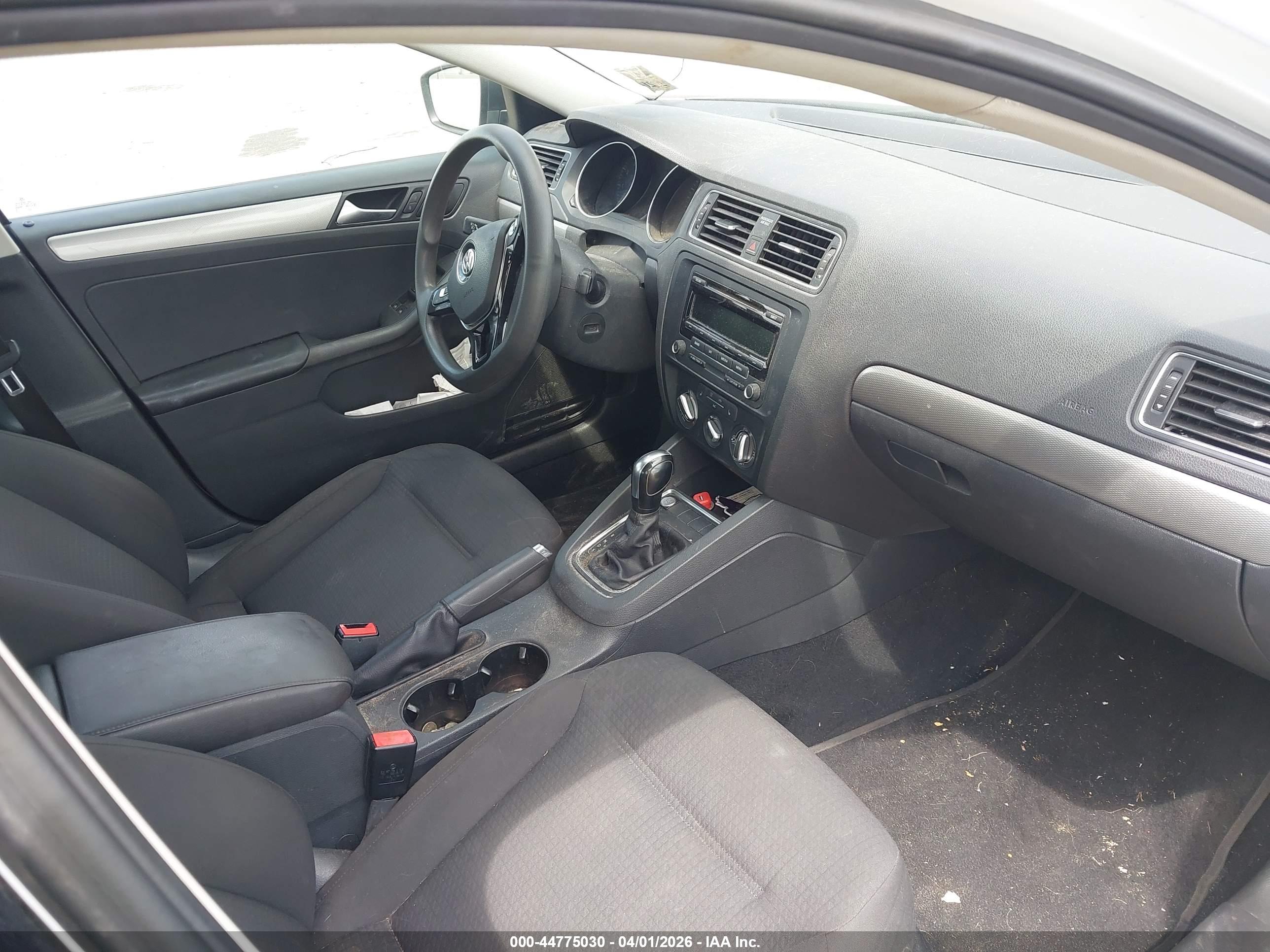 VOLKSWAGEN JETTA image 5