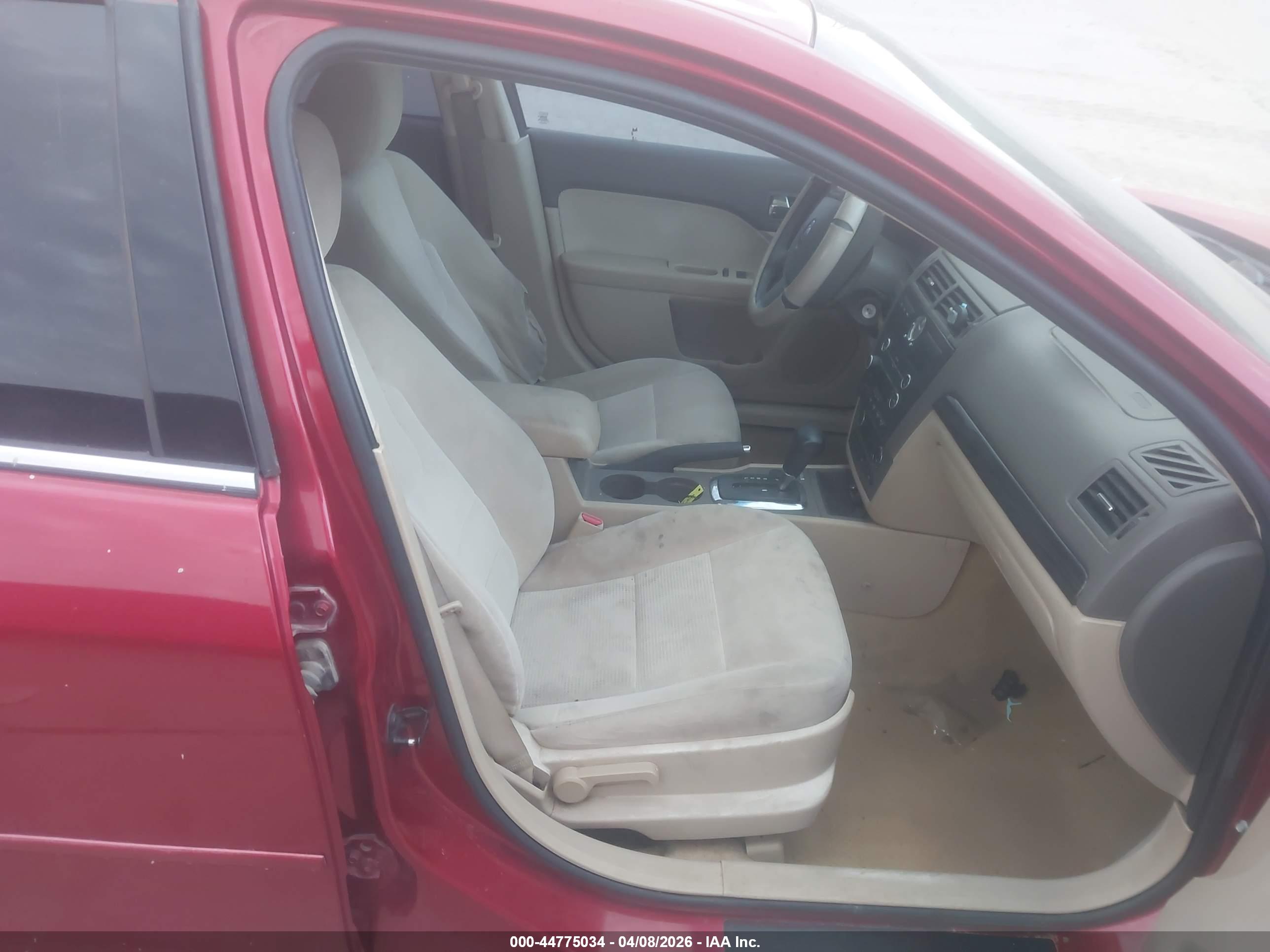 FORD FUSION image 5