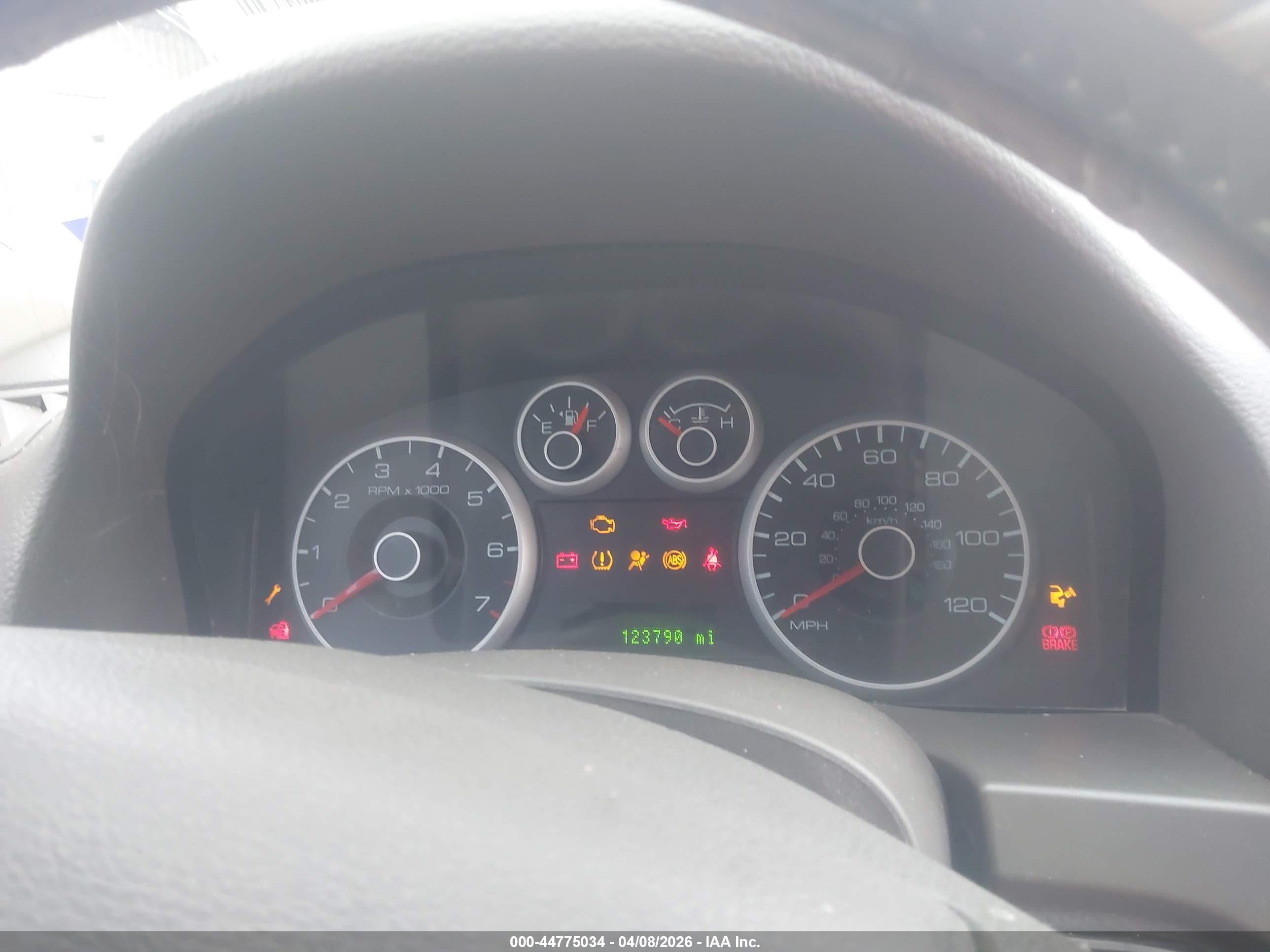 FORD FUSION image 7