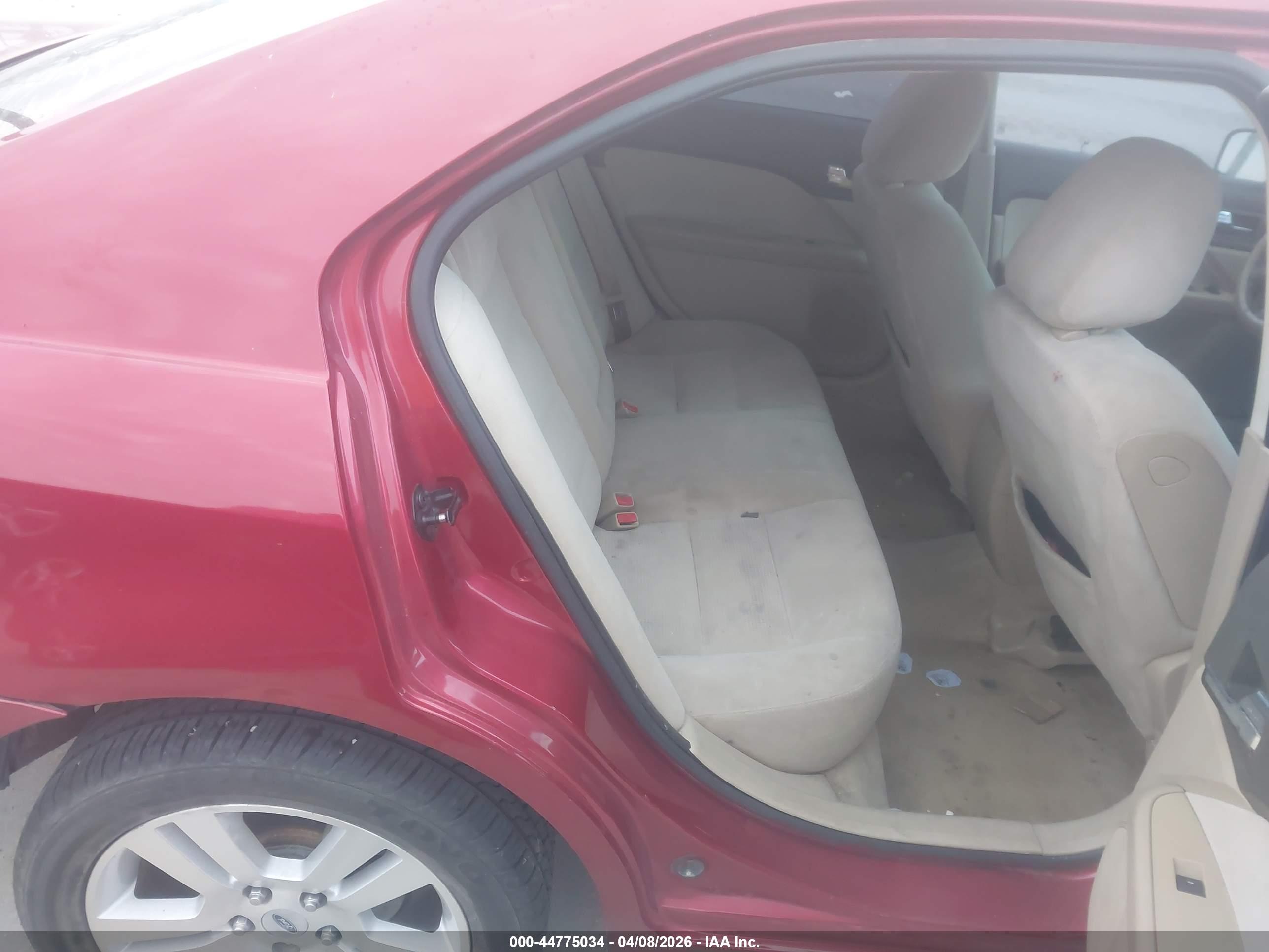 FORD FUSION image 8