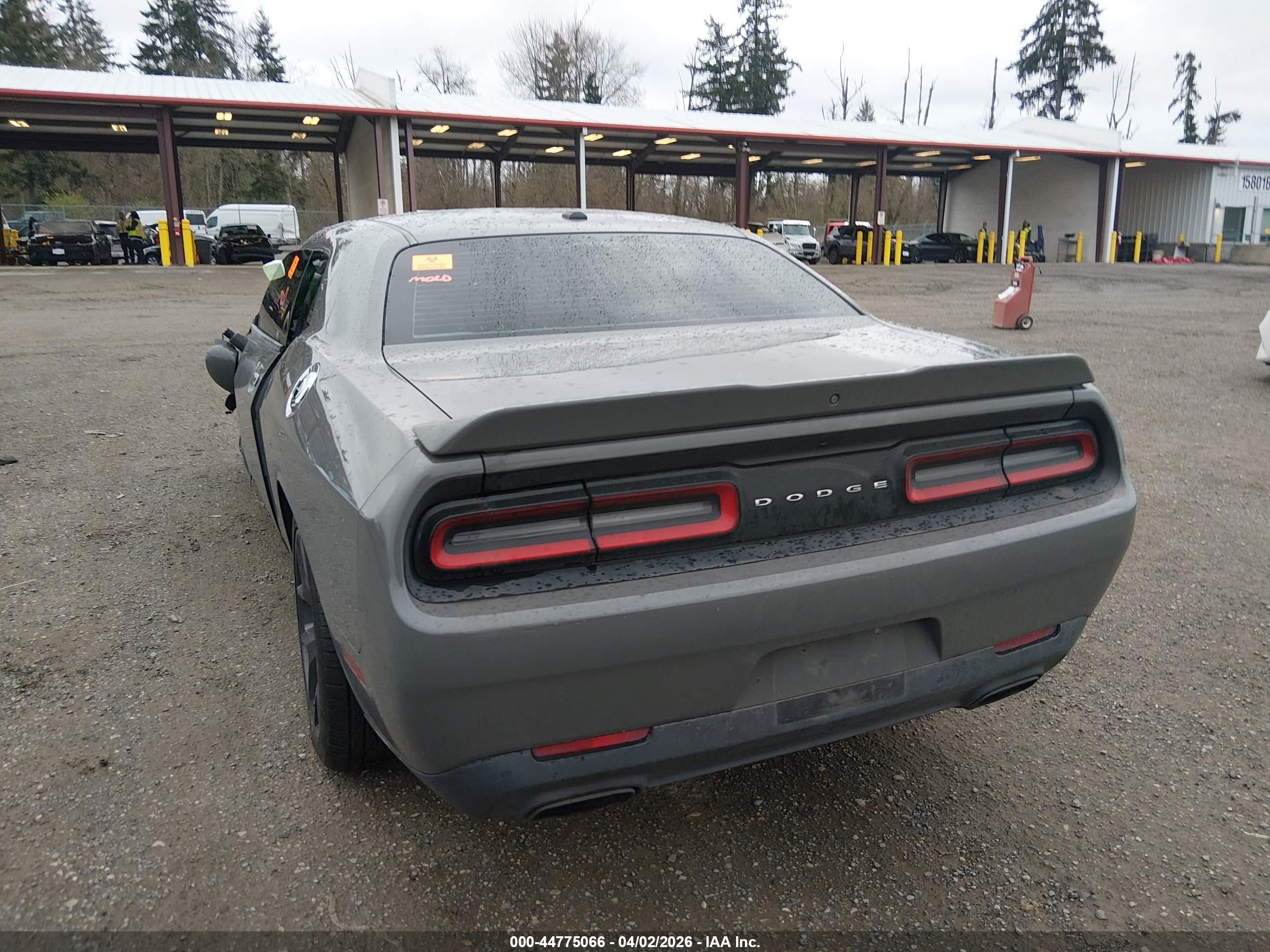 DODGE CHALLENGER image 3