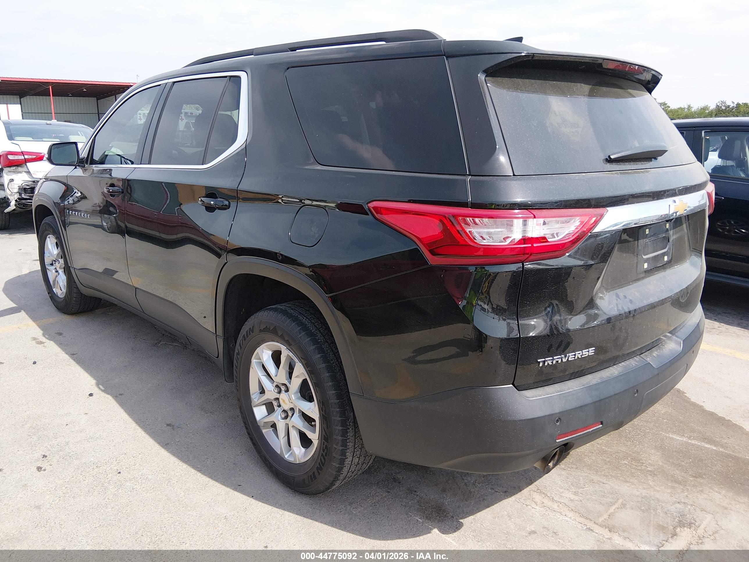CHEVROLET TRAVERSE image 3