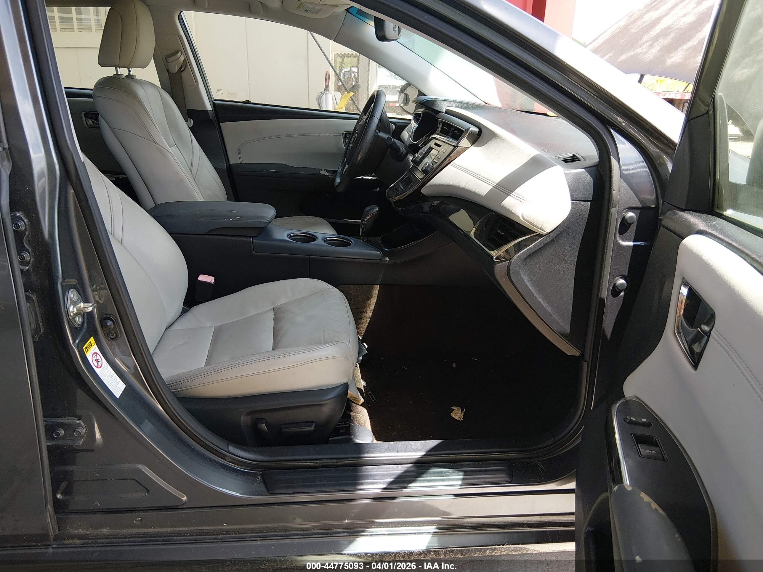 TOYOTA AVALON image 5