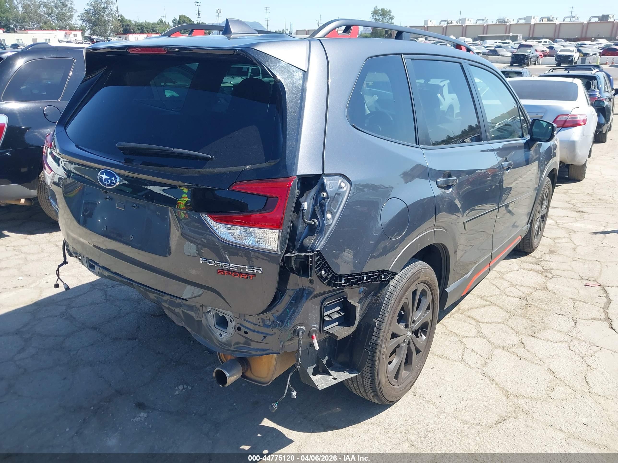SUBARU FORESTER image 4